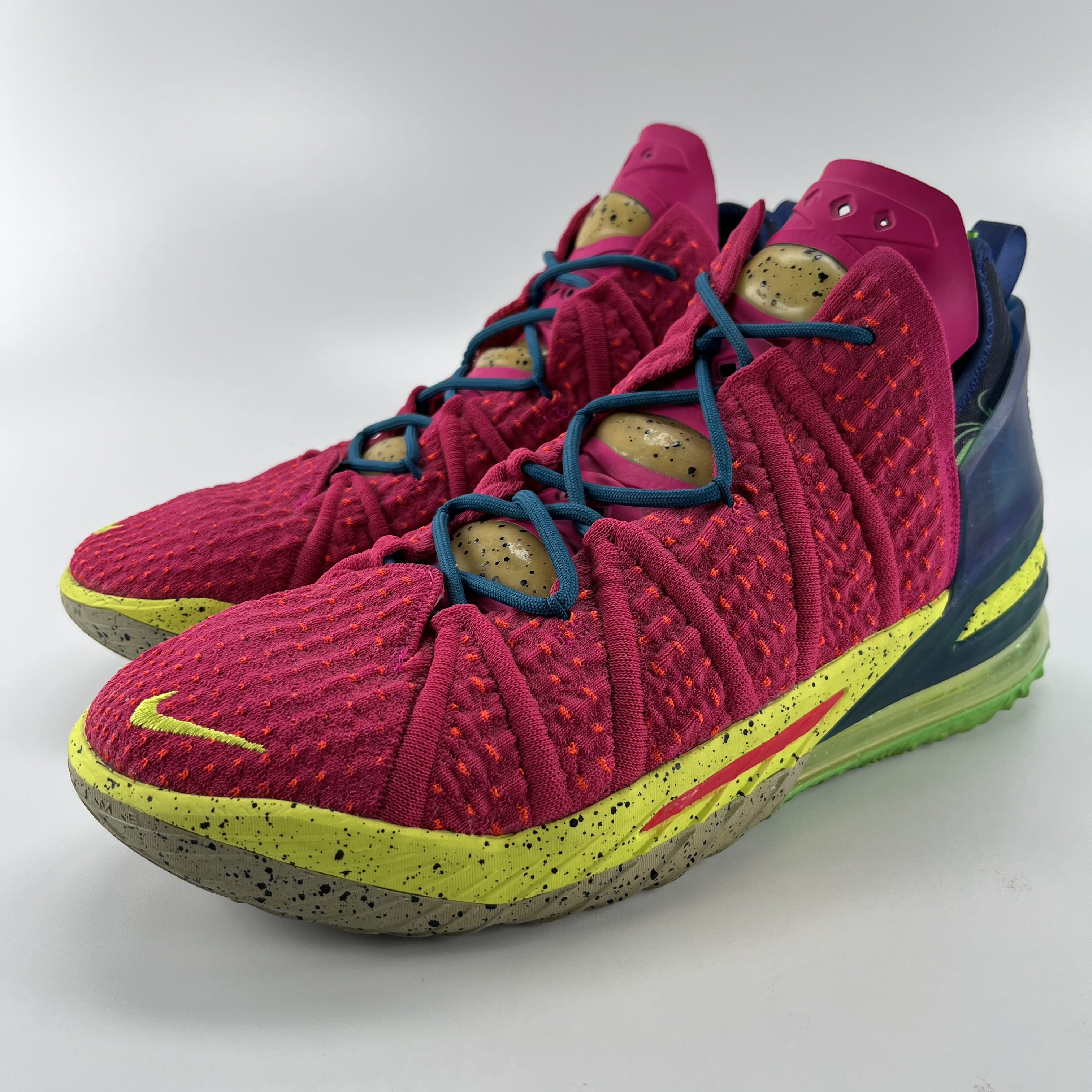 823510 Nike LeBron 18 Los Angeles By Night