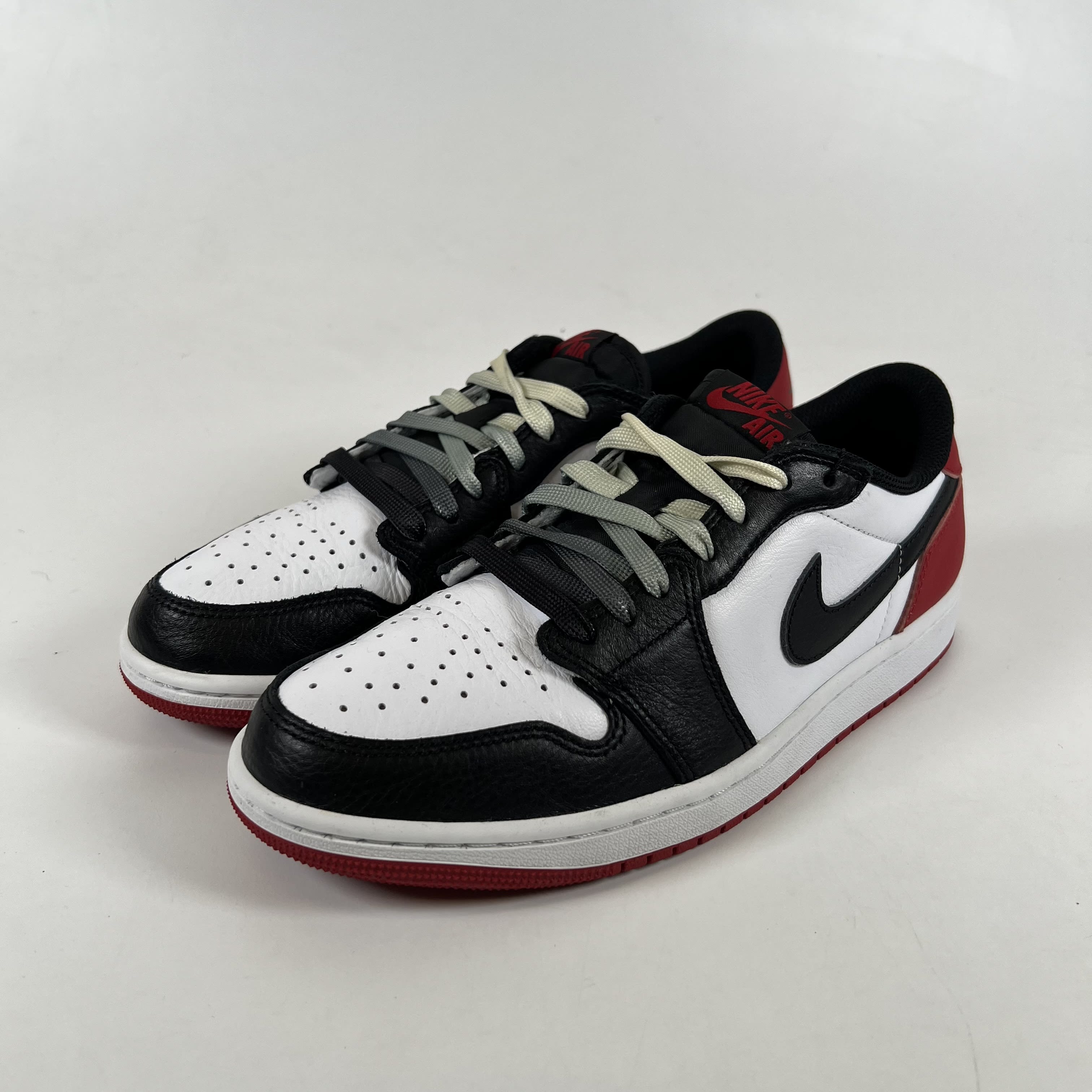 SP10180 Jordan 1 Retro Low OG Black Toe (2023)