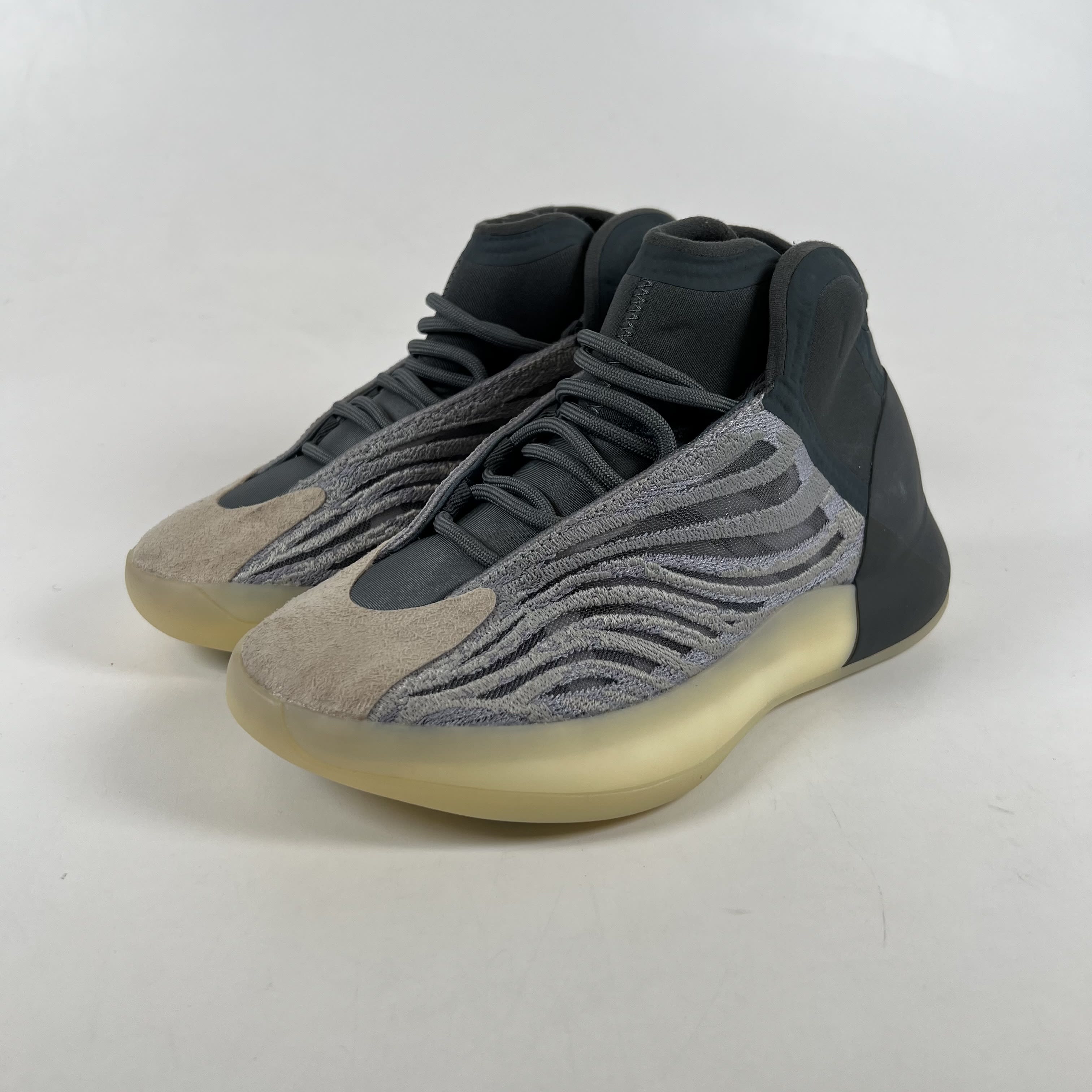 SP9858 adidas Yeezy QNTM Mono Carbon