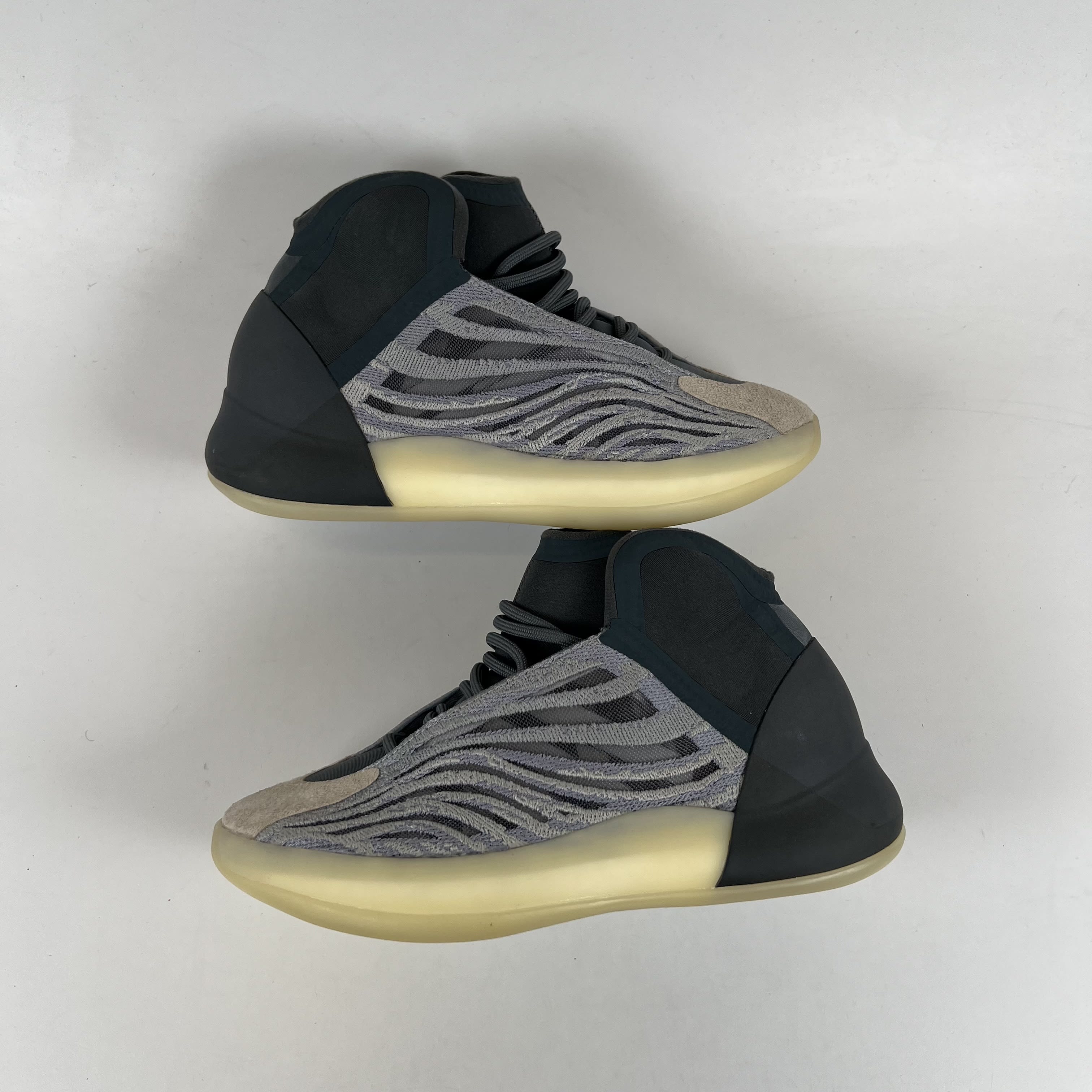 SP9858 adidas Yeezy QNTM Mono Carbon