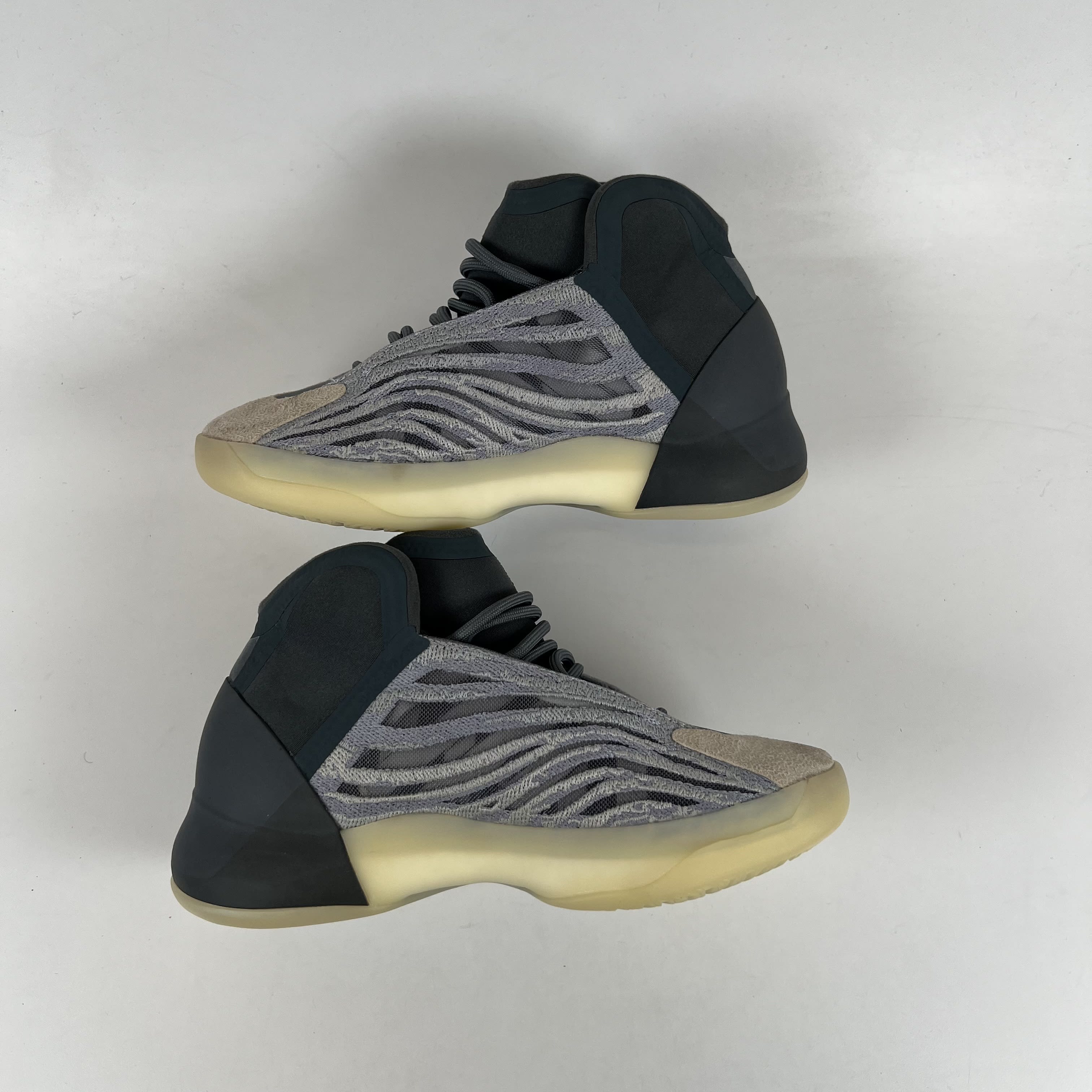 SP9858 adidas Yeezy QNTM Mono Carbon