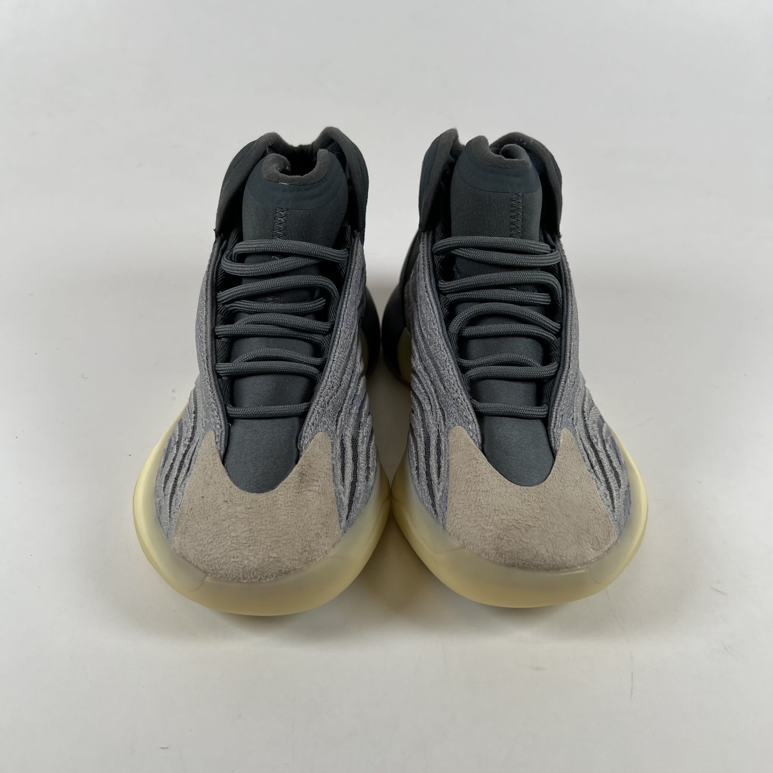 SP9858 adidas Yeezy QNTM Mono Carbon