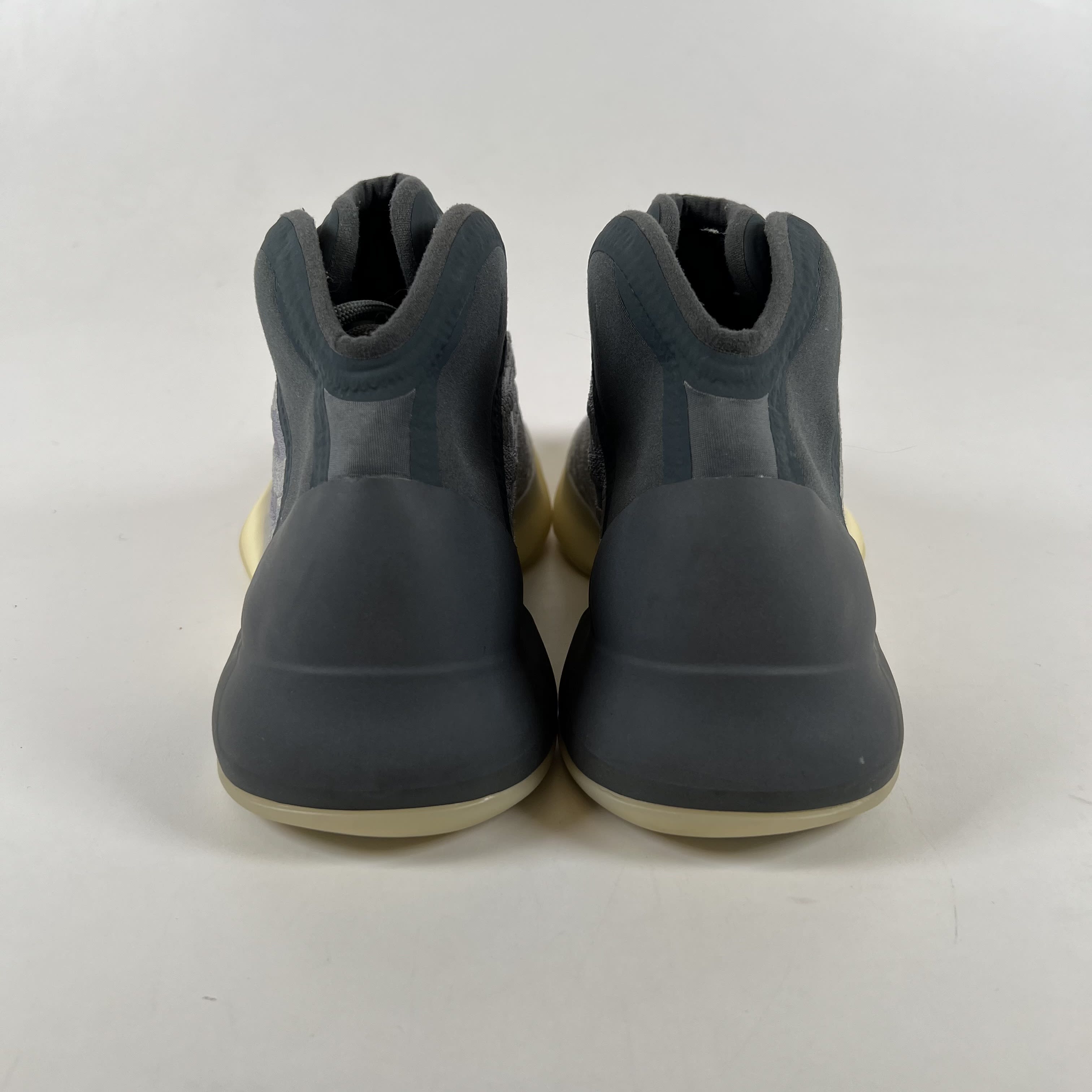 SP9858 adidas Yeezy QNTM Mono Carbon