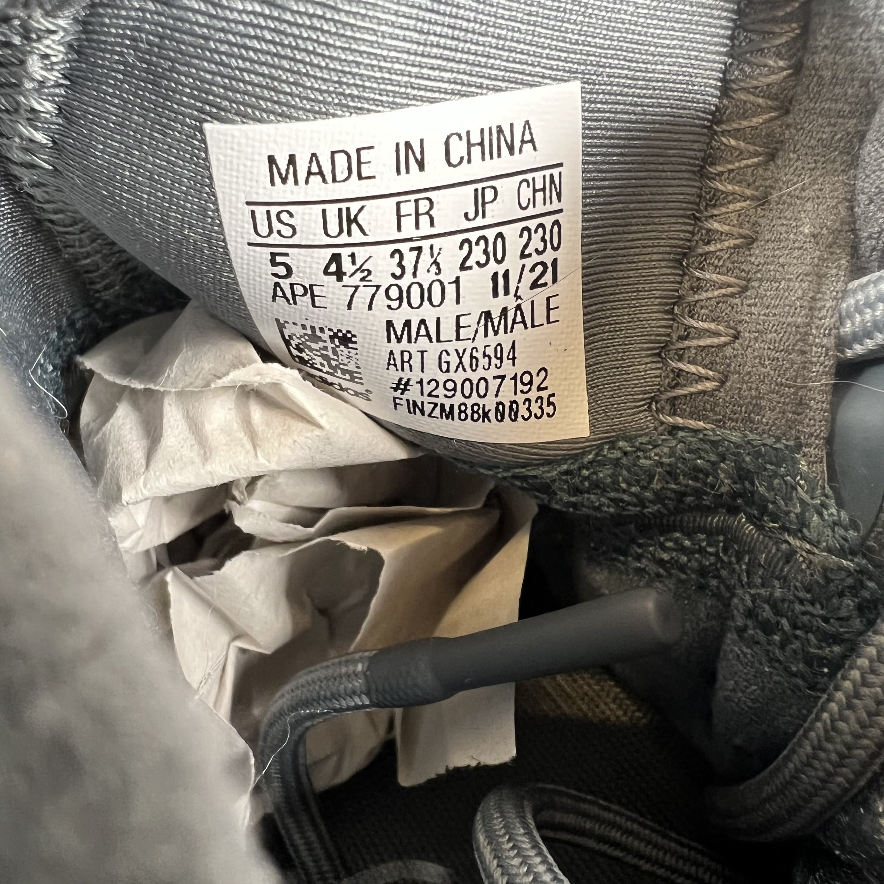 SP9858 adidas Yeezy QNTM Mono Carbon