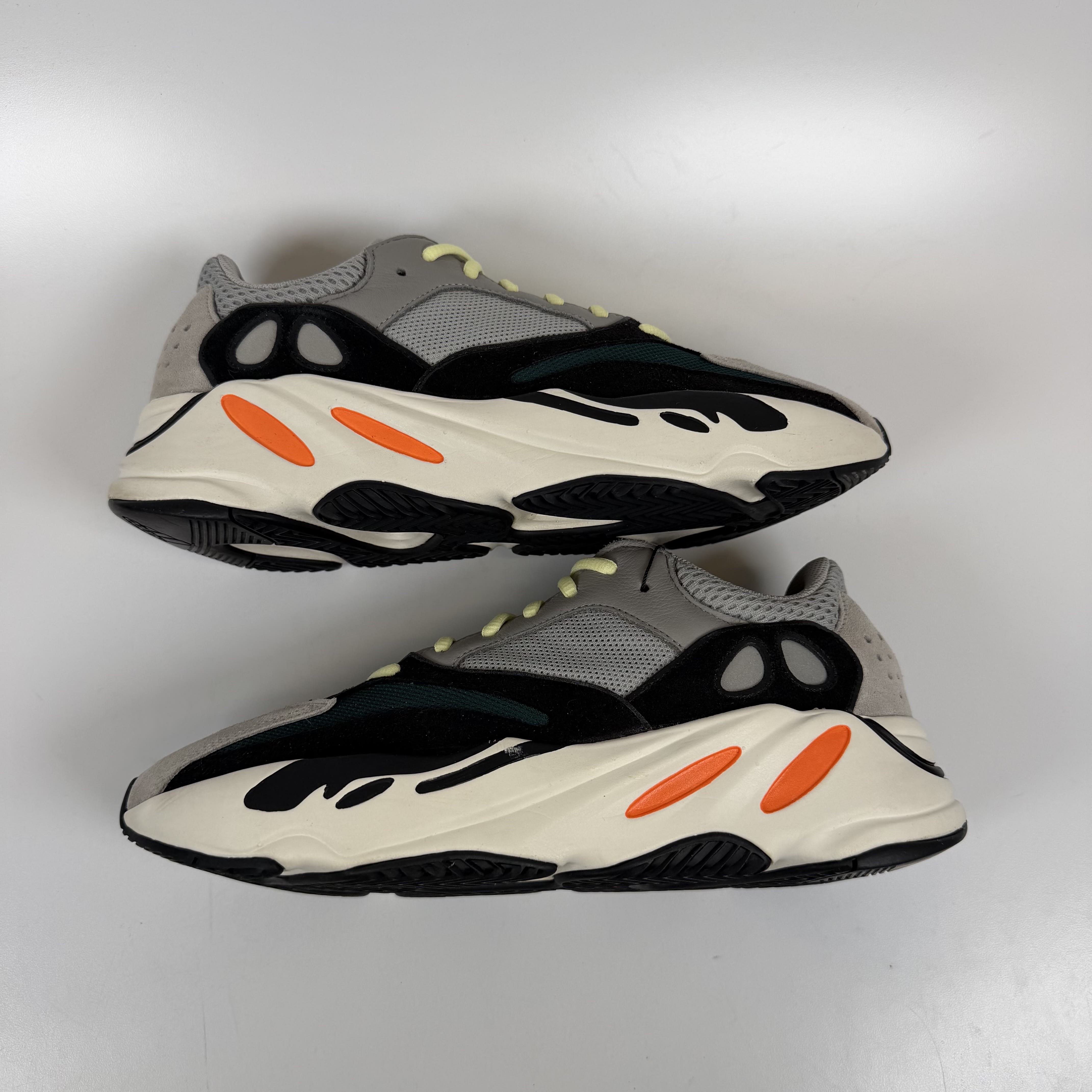 SP7337 adidas Yeezy Boost 700 Wave Runner