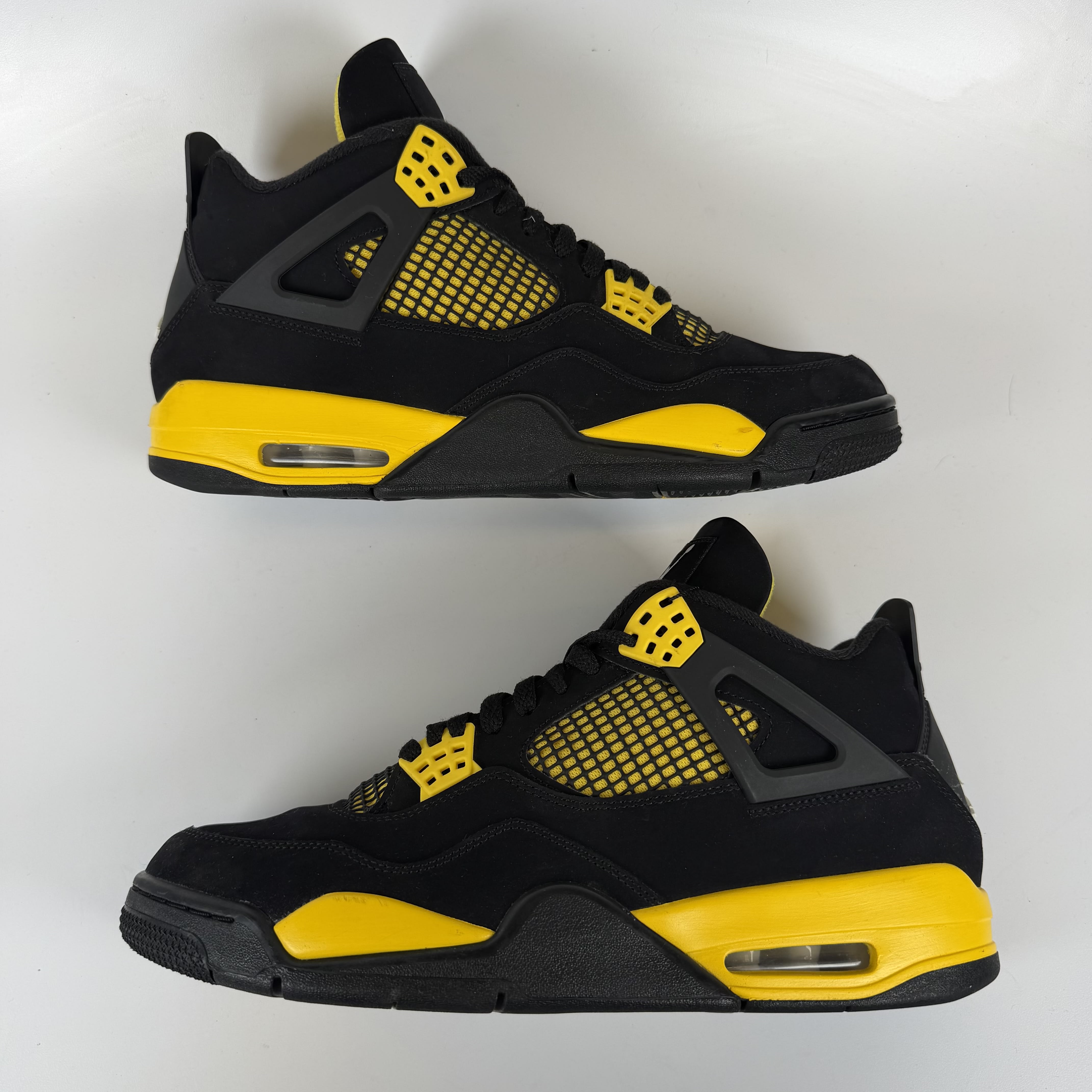 SP5572 Jordan 4 Retro Thunder (2023)