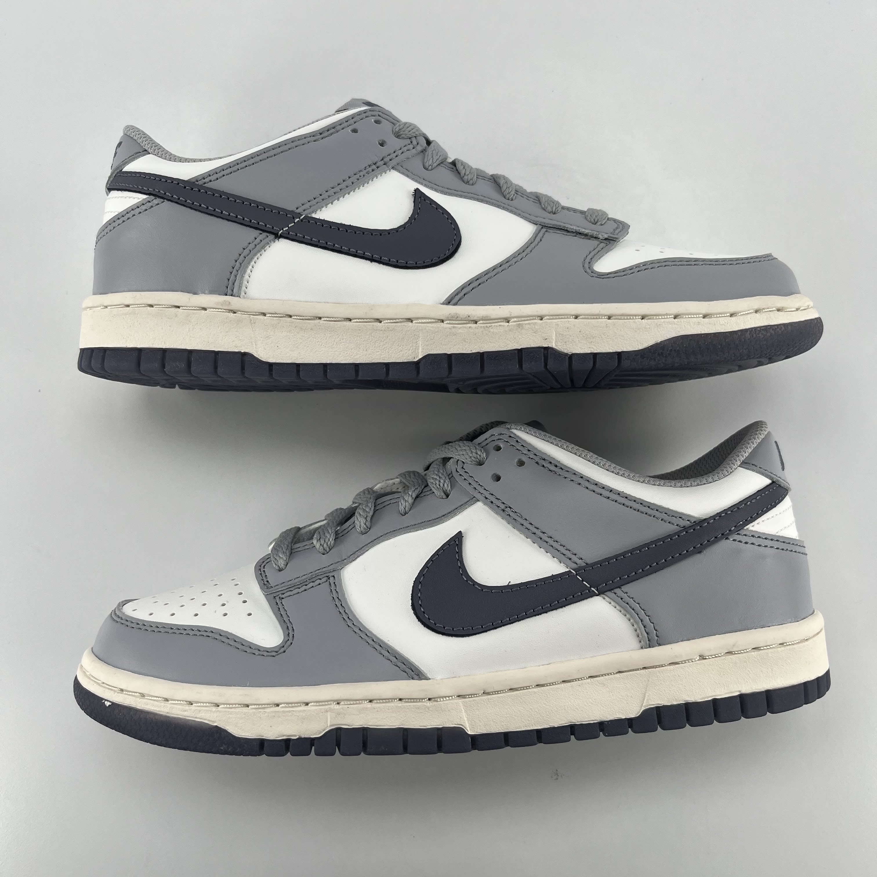 268081 Nike Dunk Low Platinum Tint Light Carbon (GS)