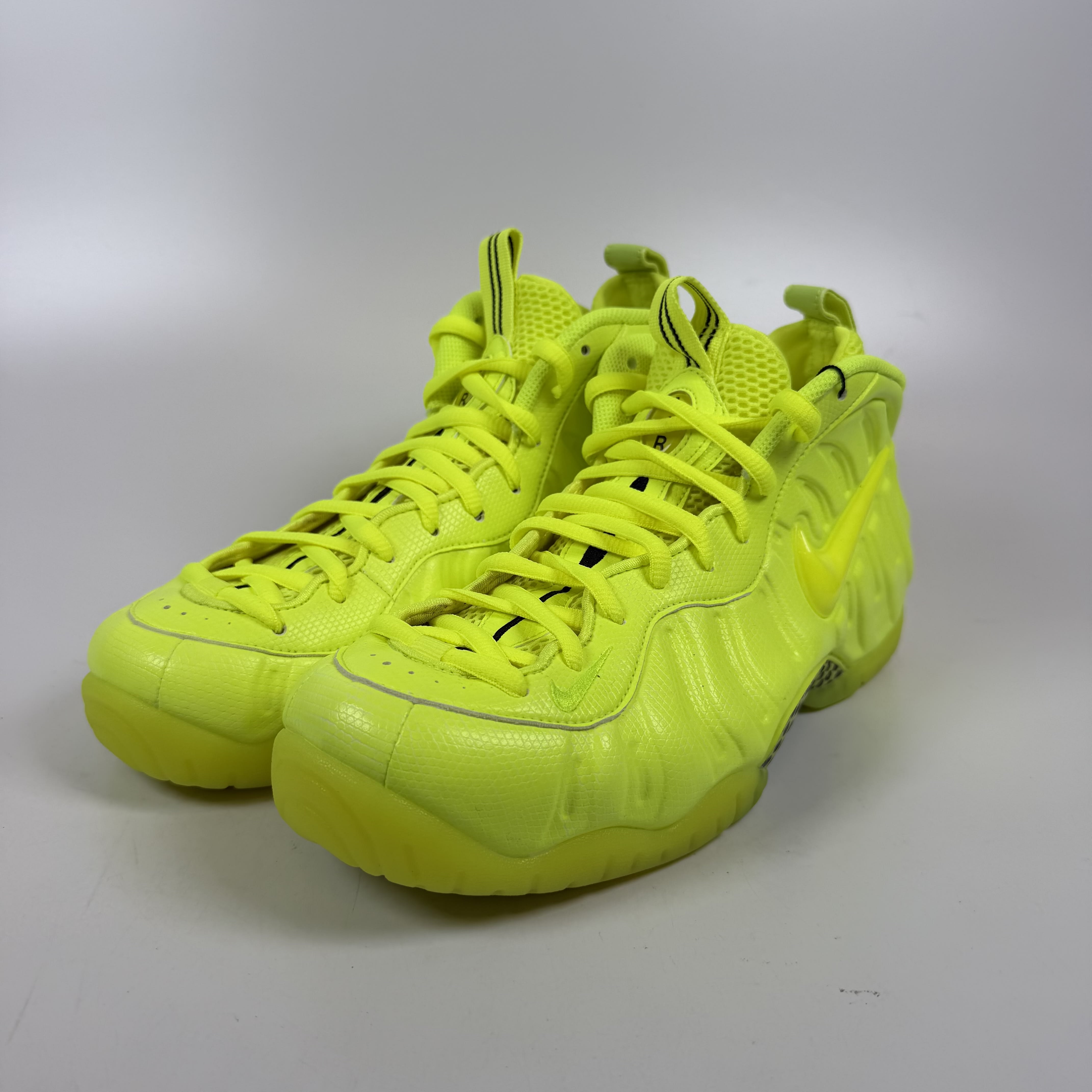 SP13603 Nike Air Foamposite Pro Volt