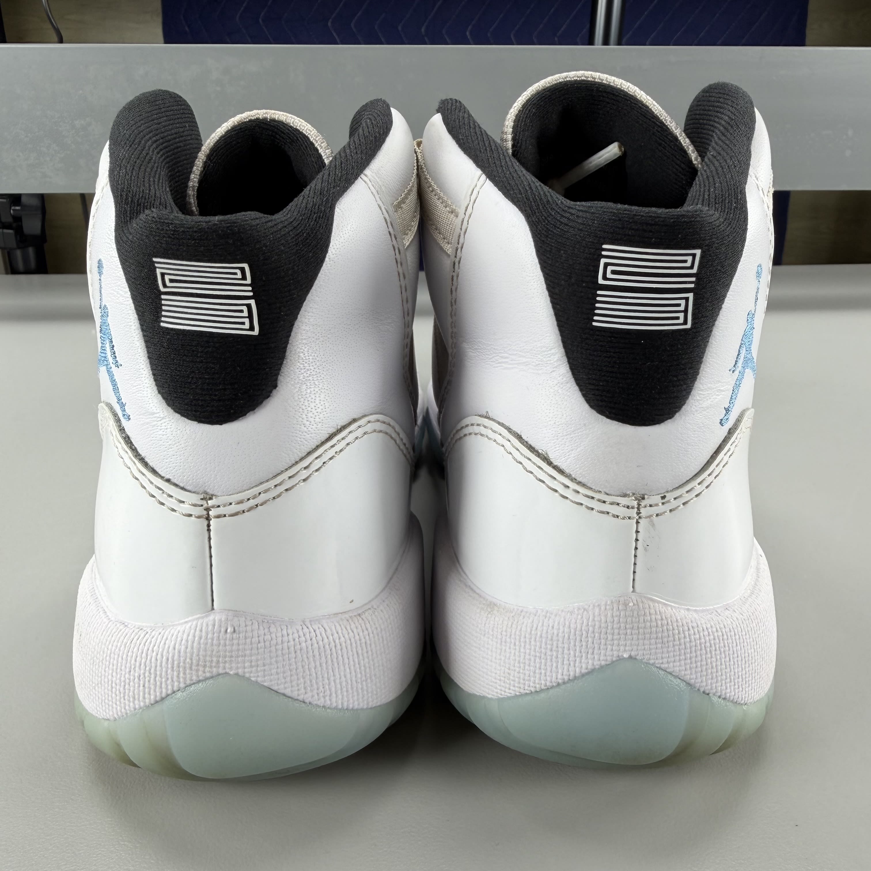 573071 Jordan 11 Retro Legend Blue (2024) (GS)