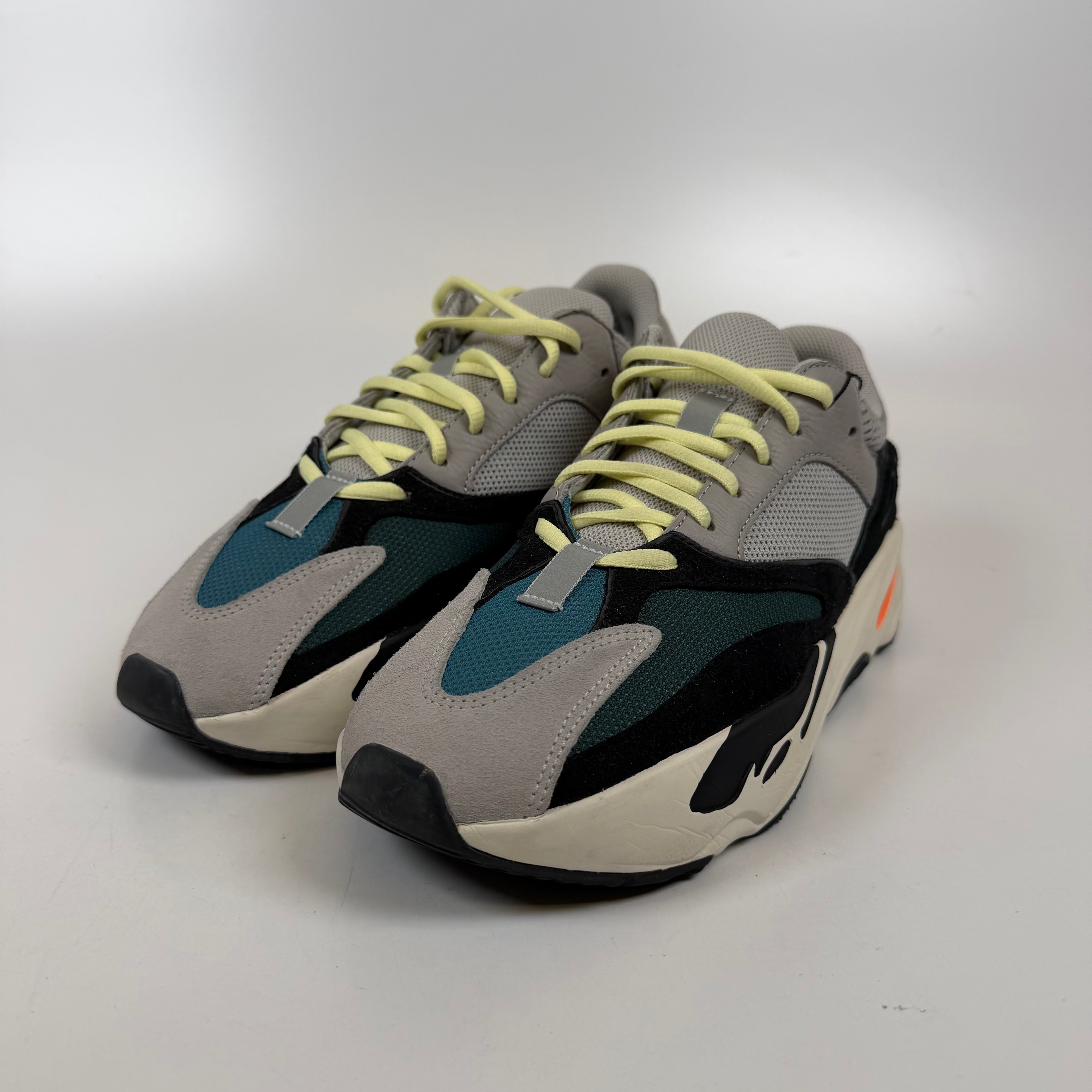 SP7552 adidas Yeezy Boost 700 Wave Runner
