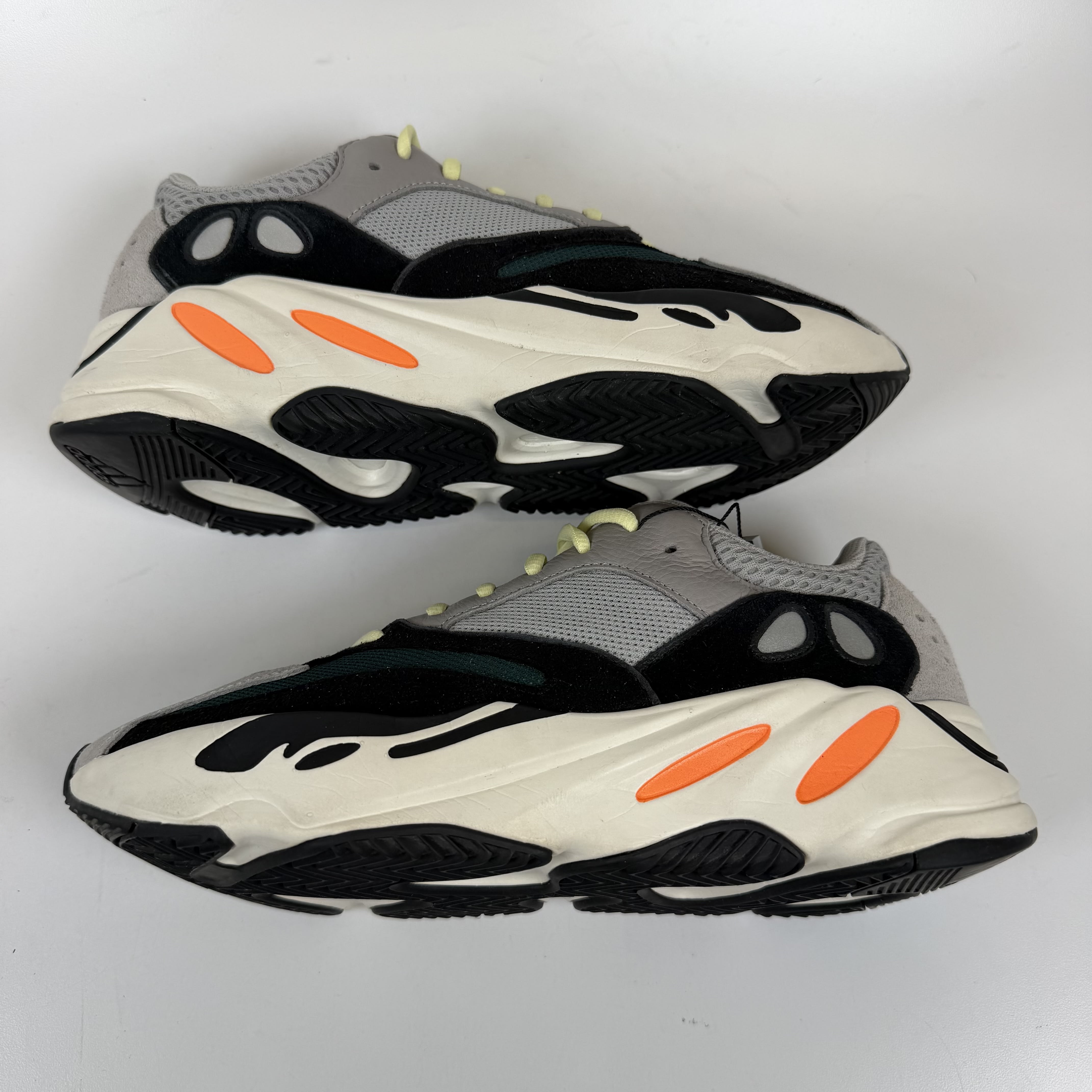 SP7552 adidas Yeezy Boost 700 Wave Runner