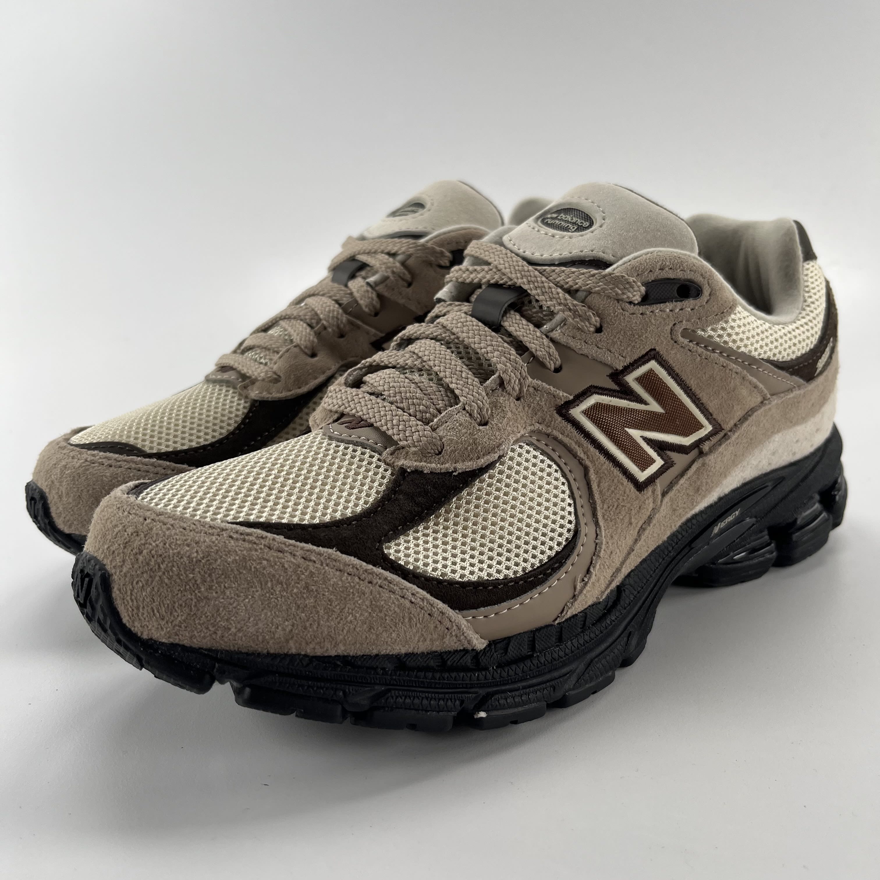 720586 New Balance 2002R 'Cream Kumquat'