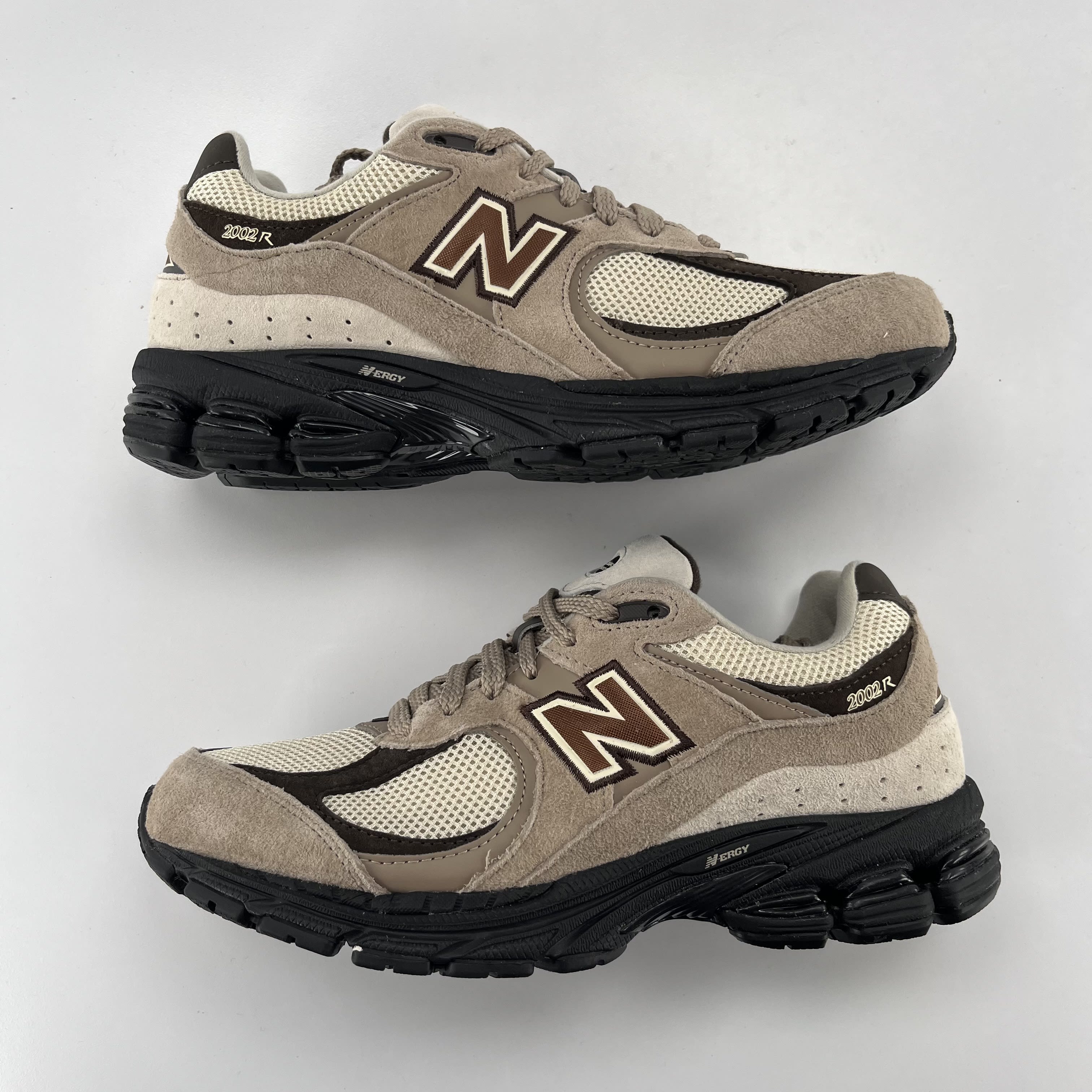 720586 New Balance 2002R 'Cream Kumquat'