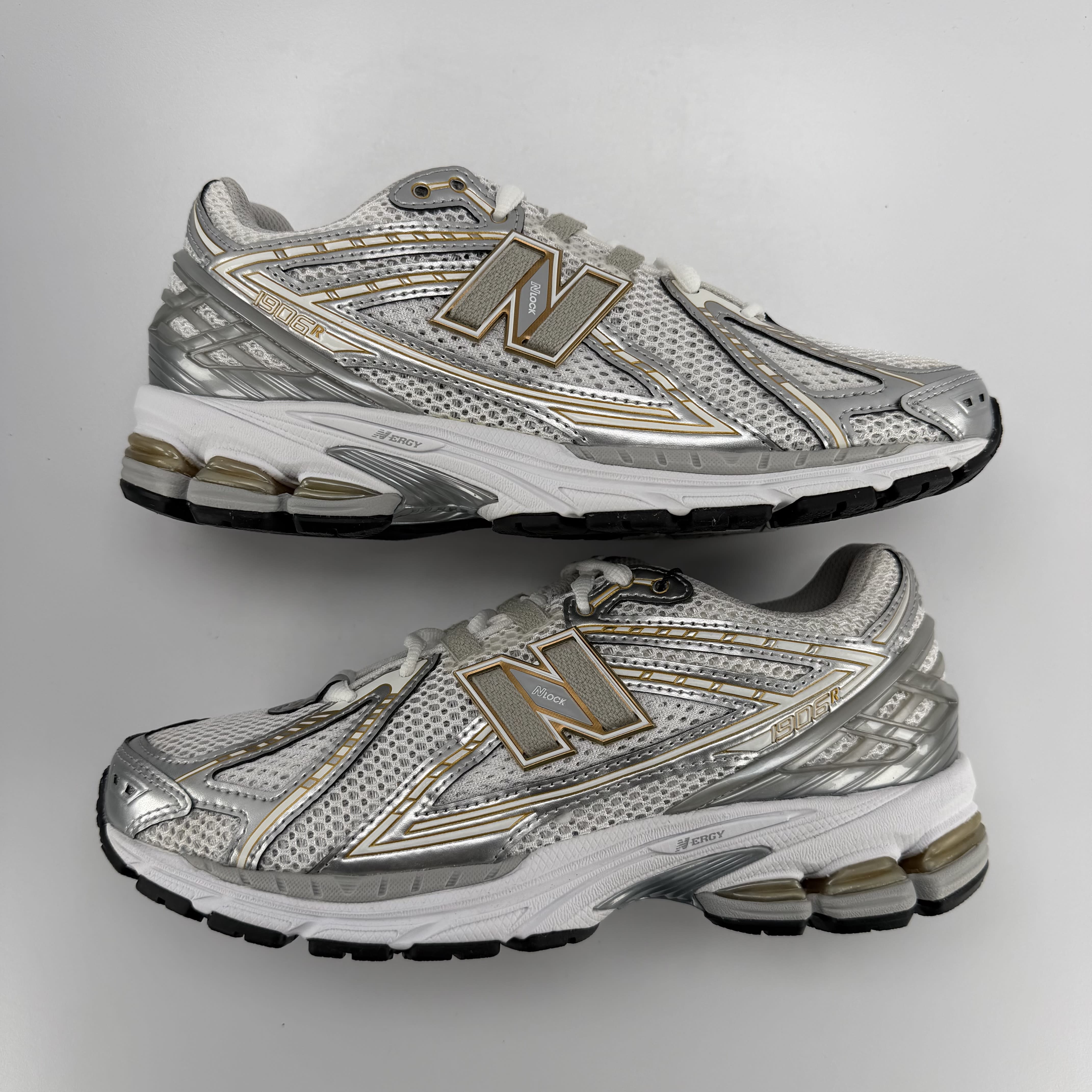 259859 New Balance 1906R White Rain Cloud Silver Metallic