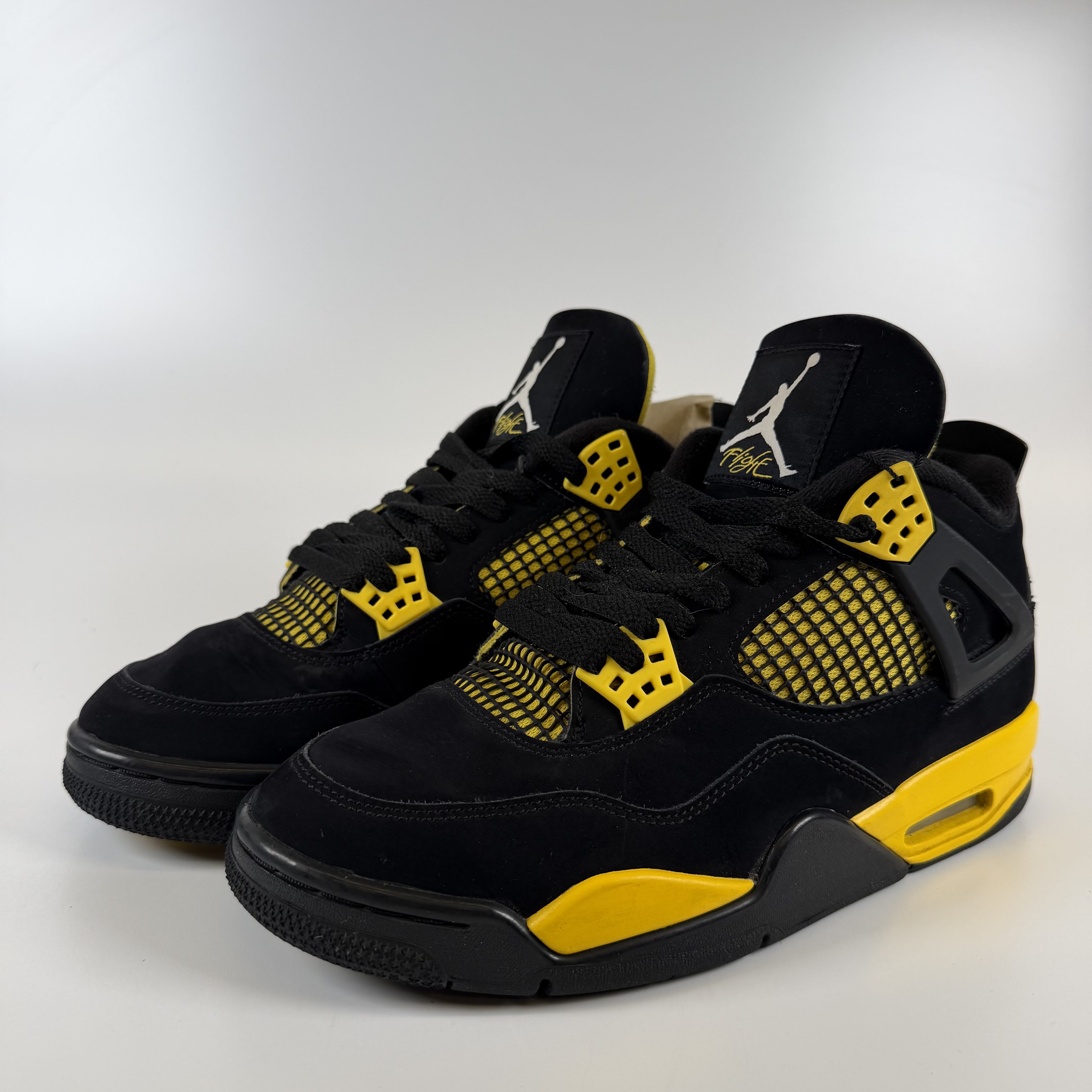 SP6799 Jordan 4 Retro Thunder (2023)