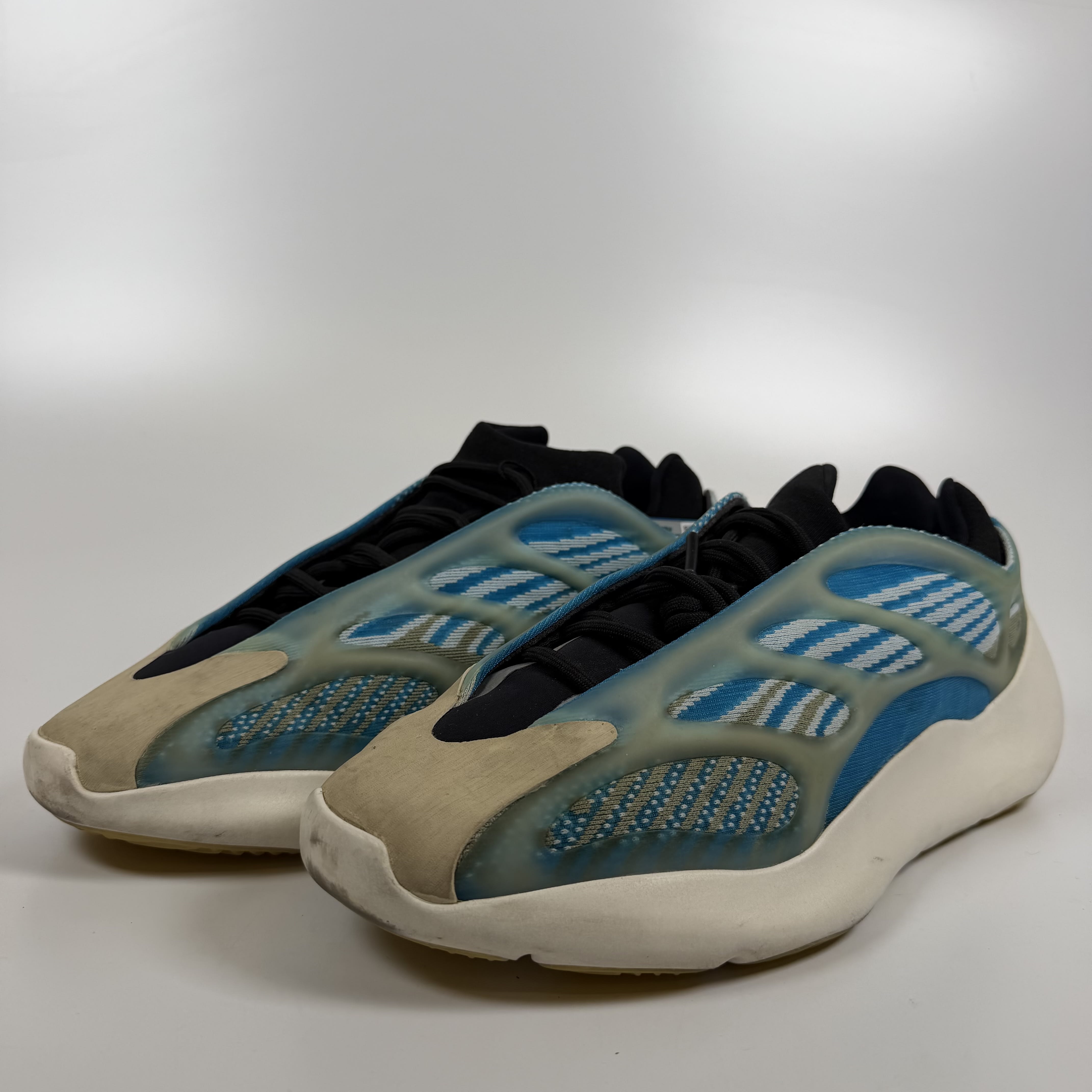 SP7688 adidas Yeezy 700 V3 Arzareth