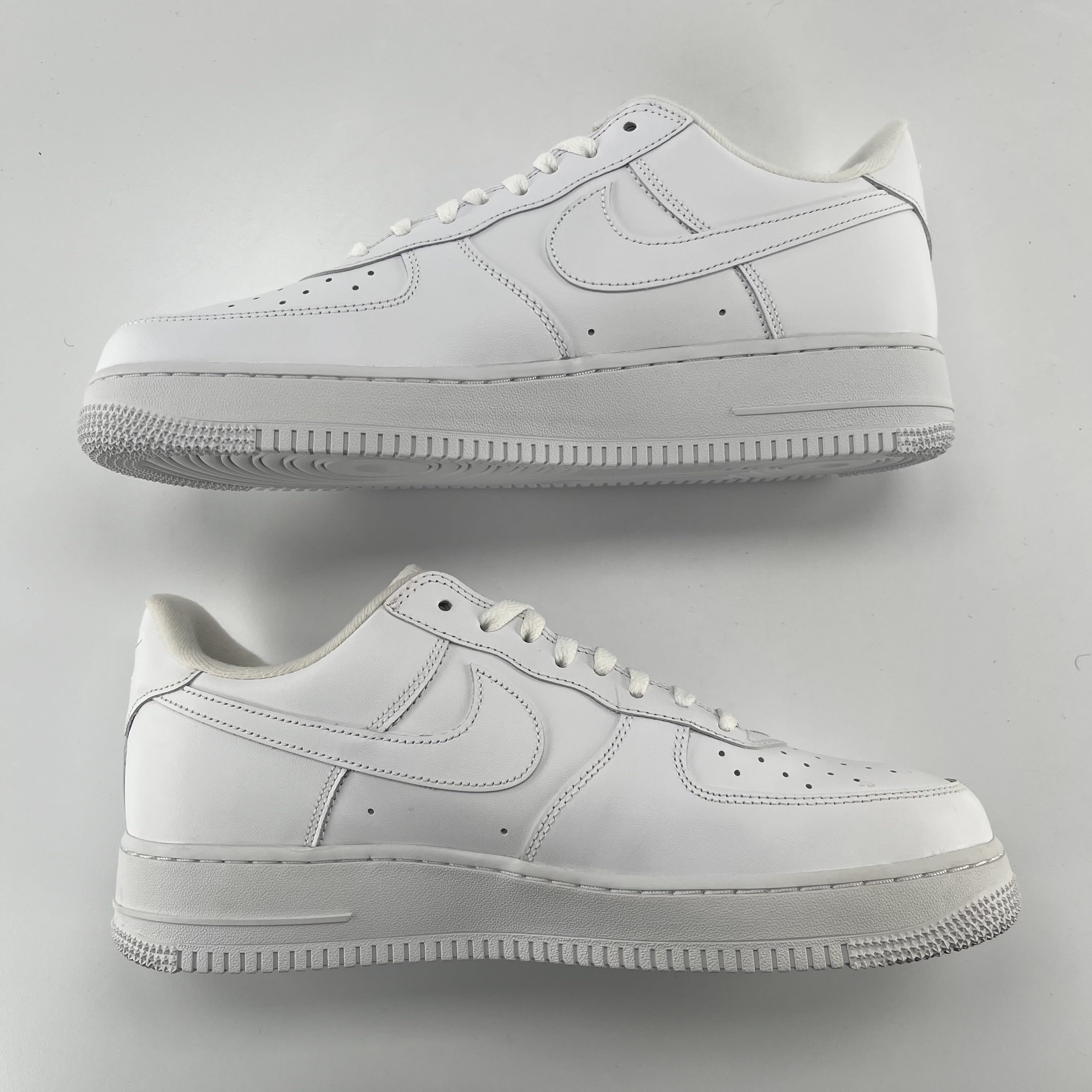 279725 Nike Air Force 1 Low Supreme White