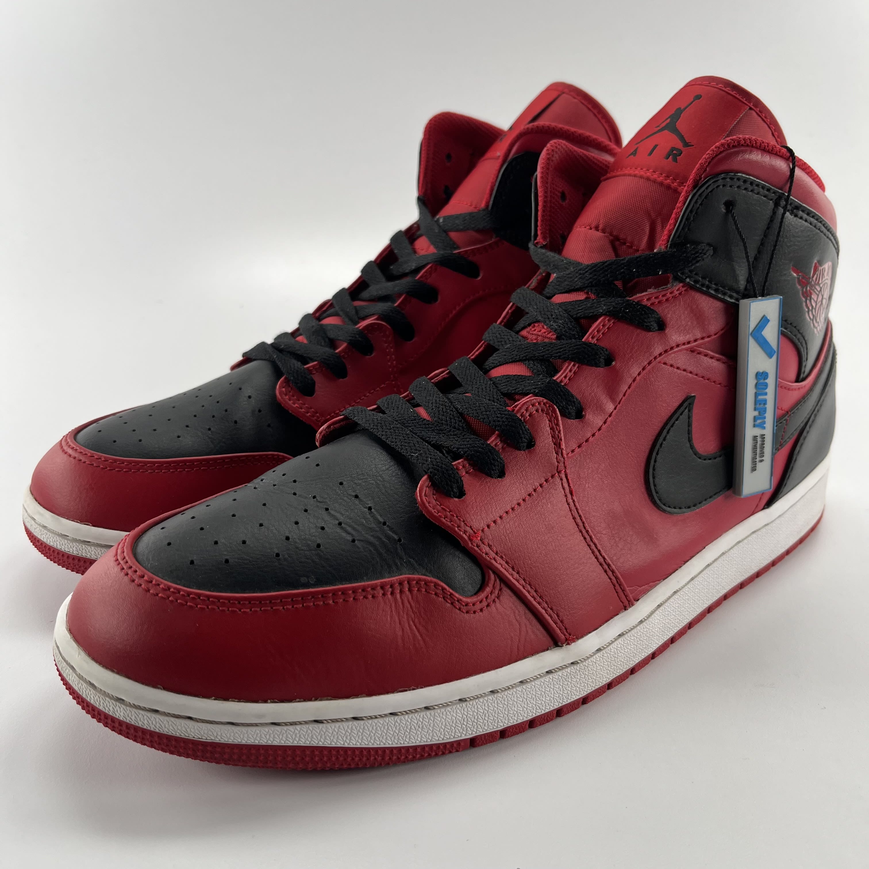 691538 Jordan 1 Mid Reverse Bred (2021)