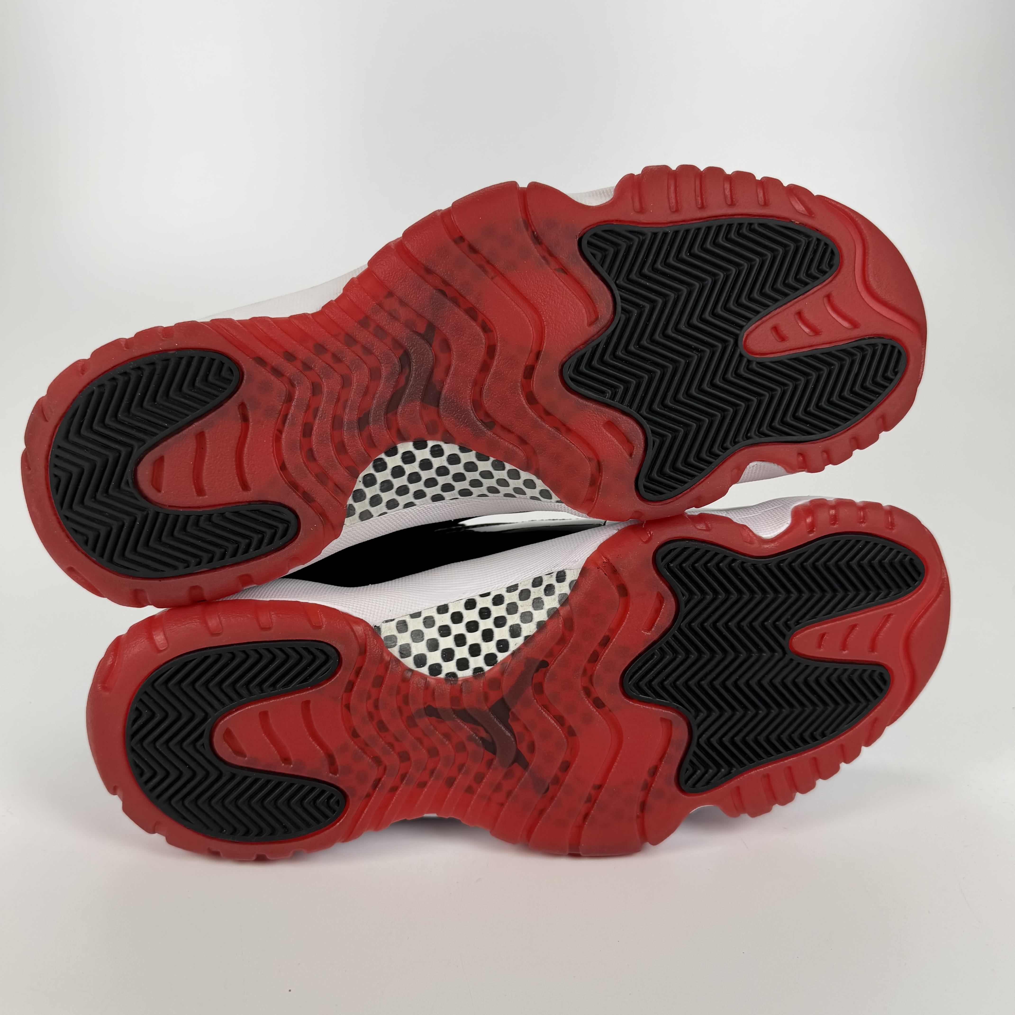 694806 Jordan 11 Retro Playoffs Bred (2019)