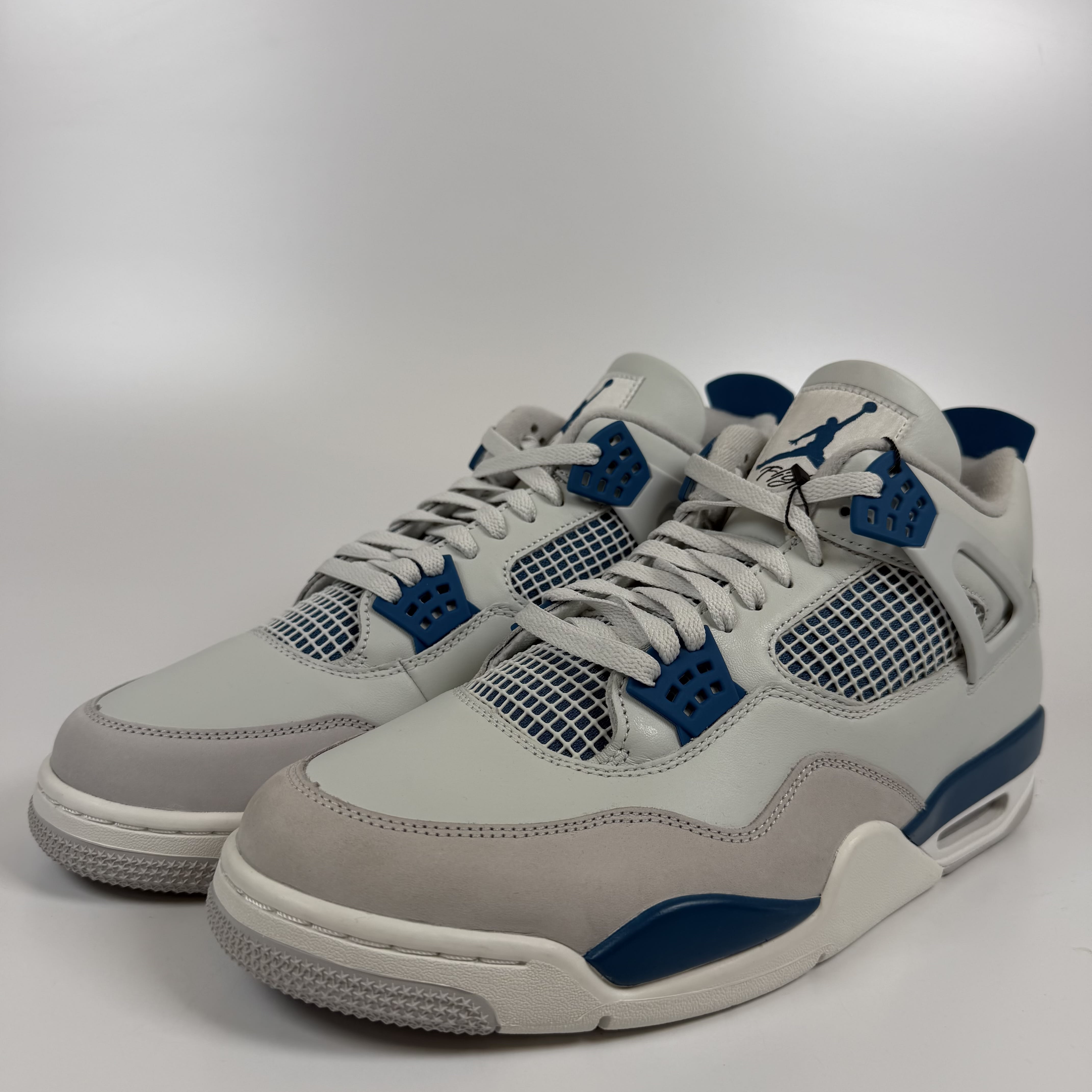 266840 Jordan 4 Retro Military Blue (2024)