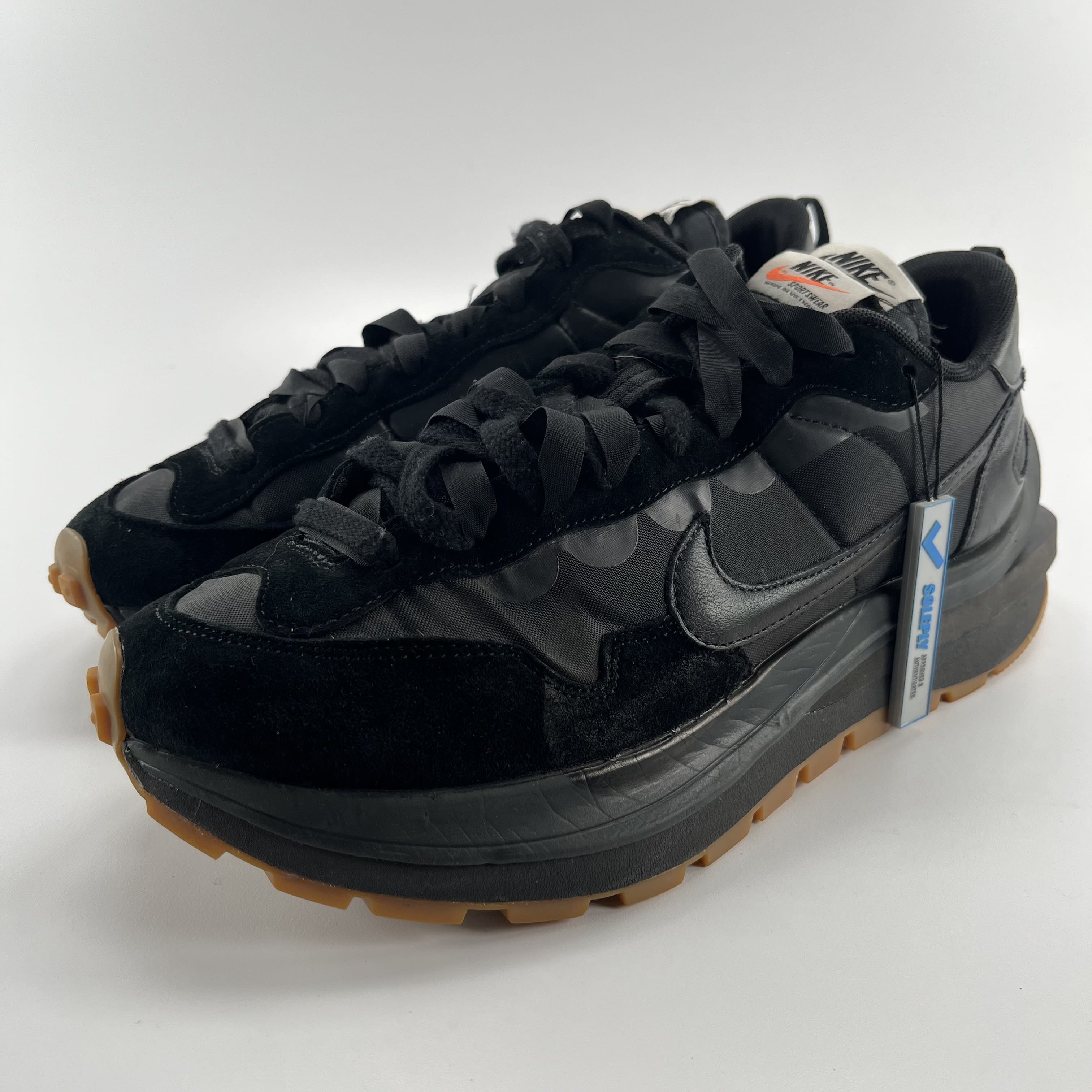 722504 sacai x VaporWaffle 'Black Gum'