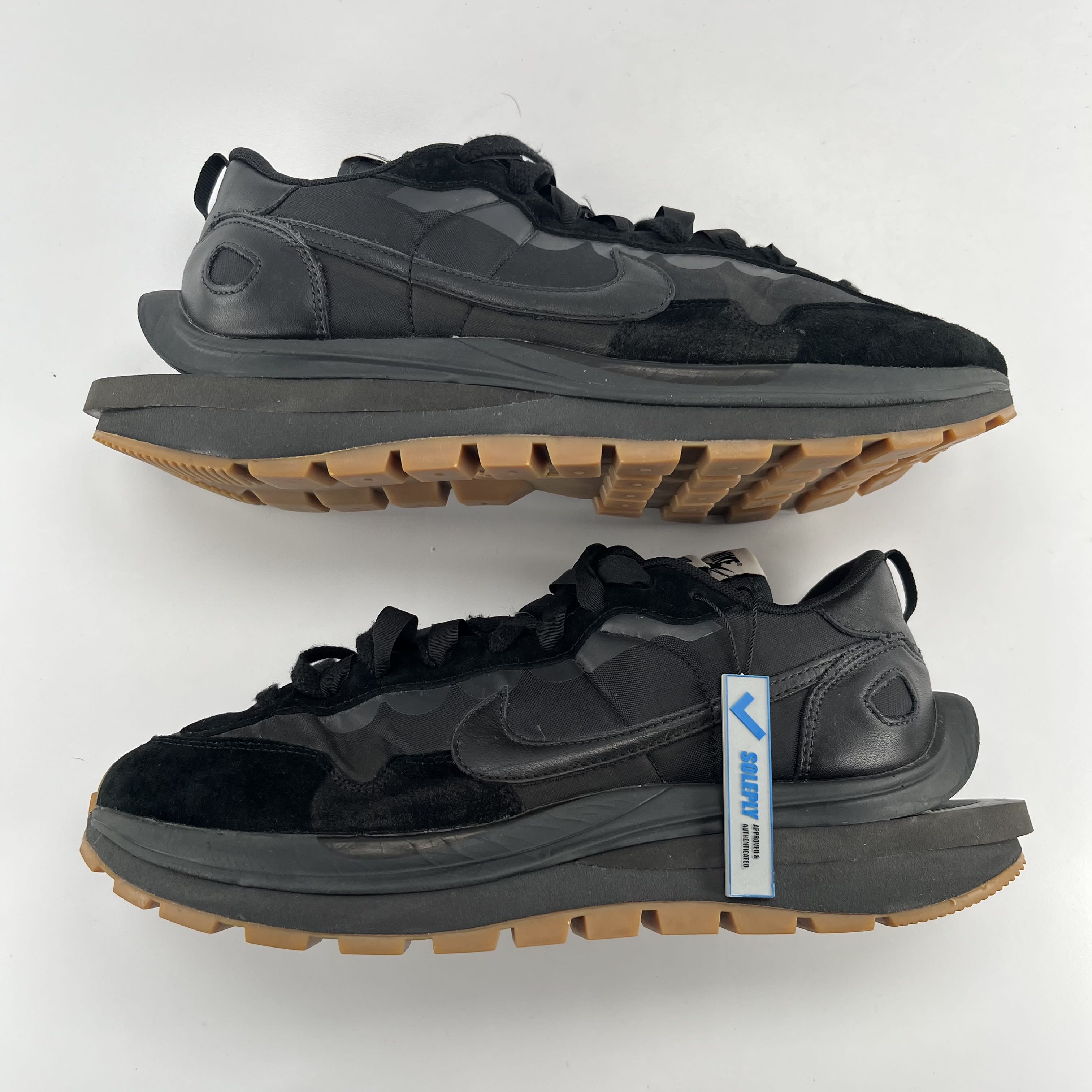 722504 sacai x VaporWaffle 'Black Gum'