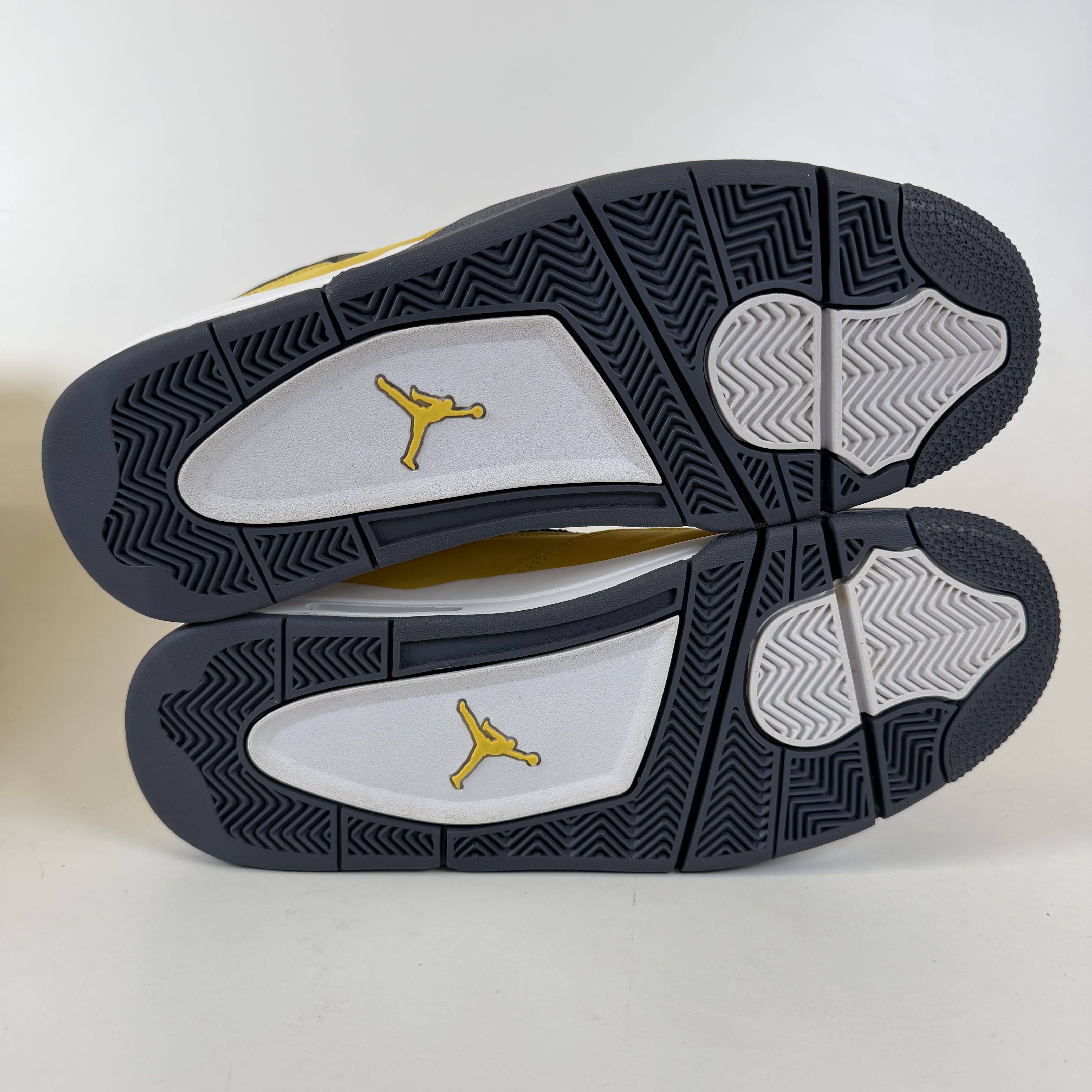 SP6833 Jordan 4 Retro Lightning (2021)