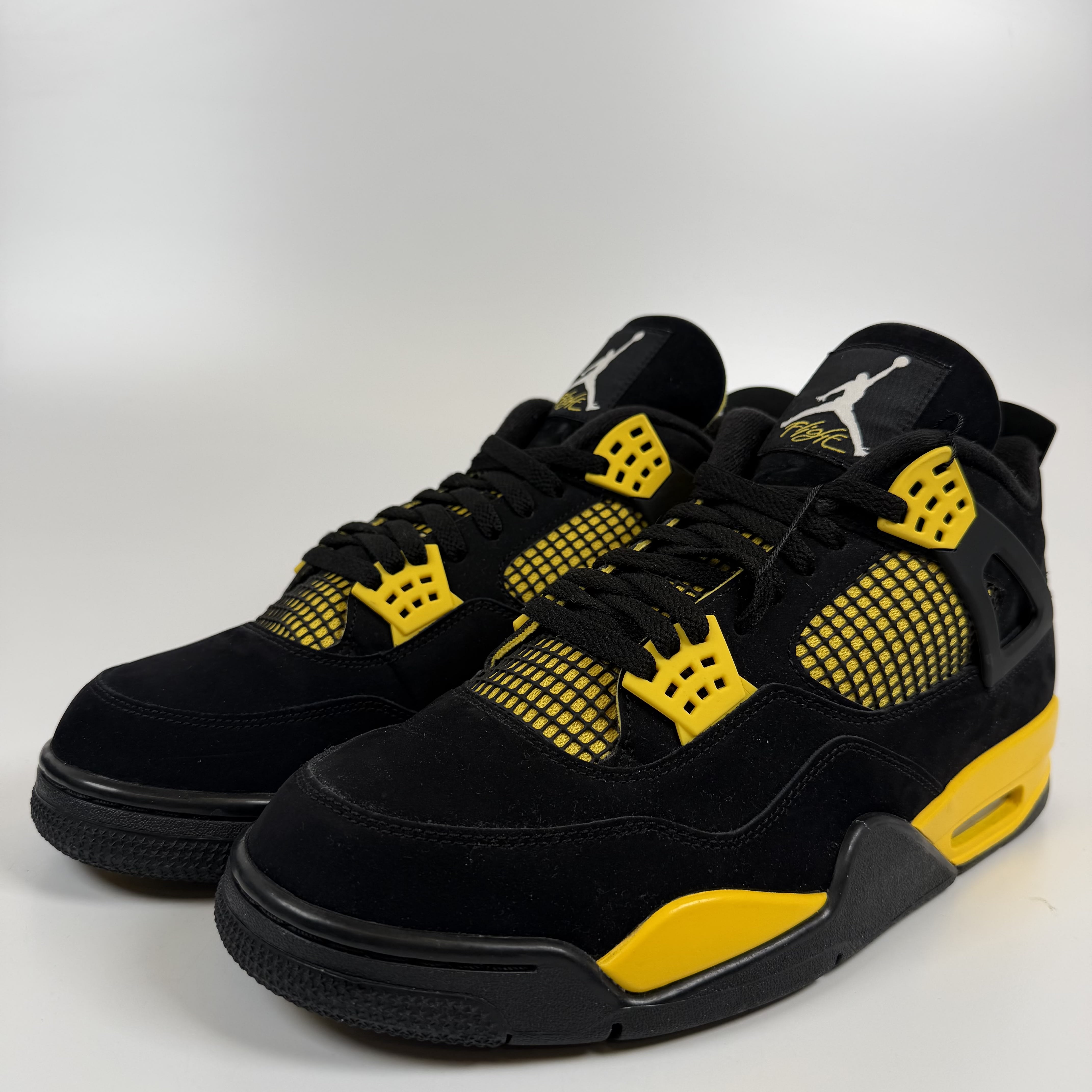 709472 Jordan 4 Retro Thunder (2023)
