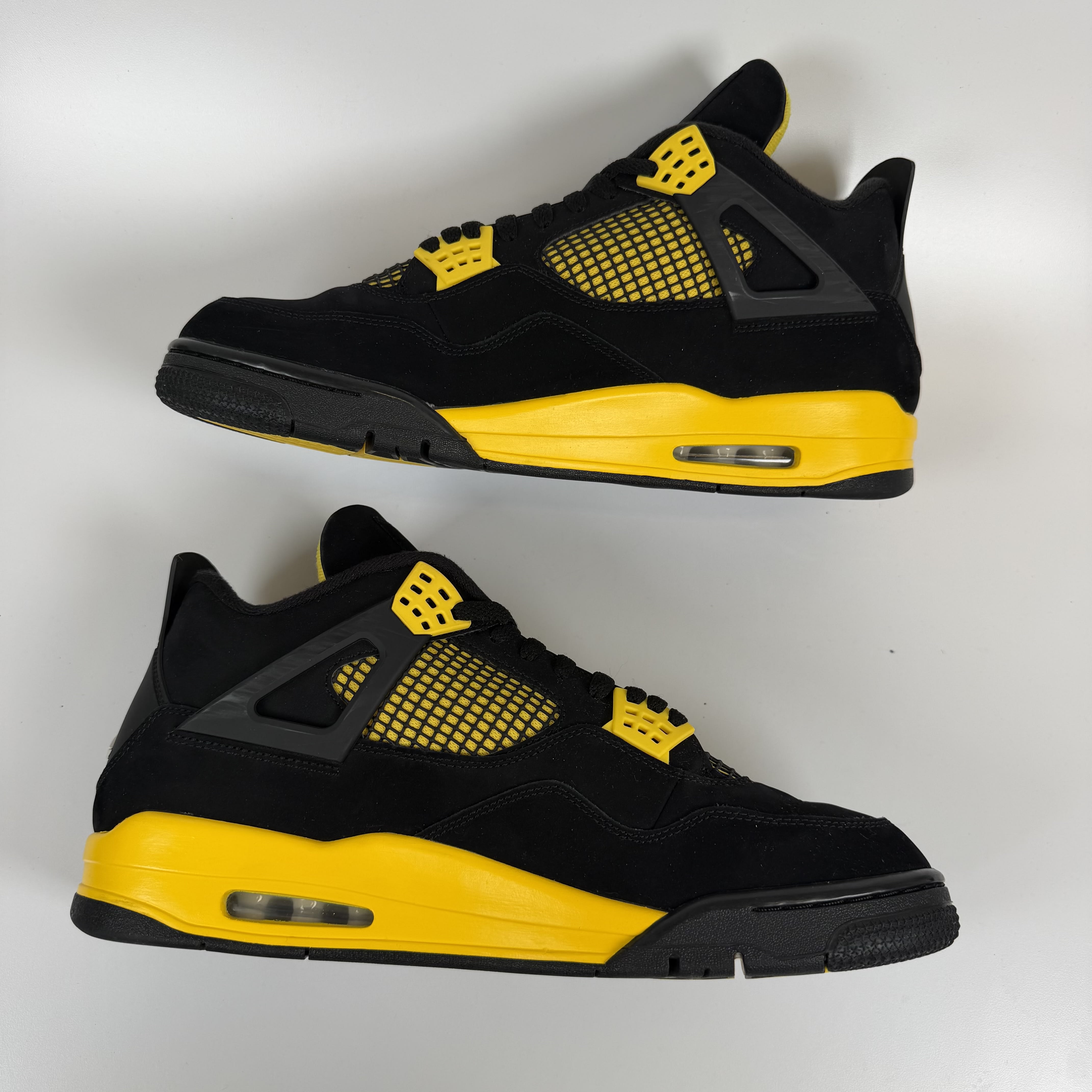 709472 Jordan 4 Retro Thunder (2023)