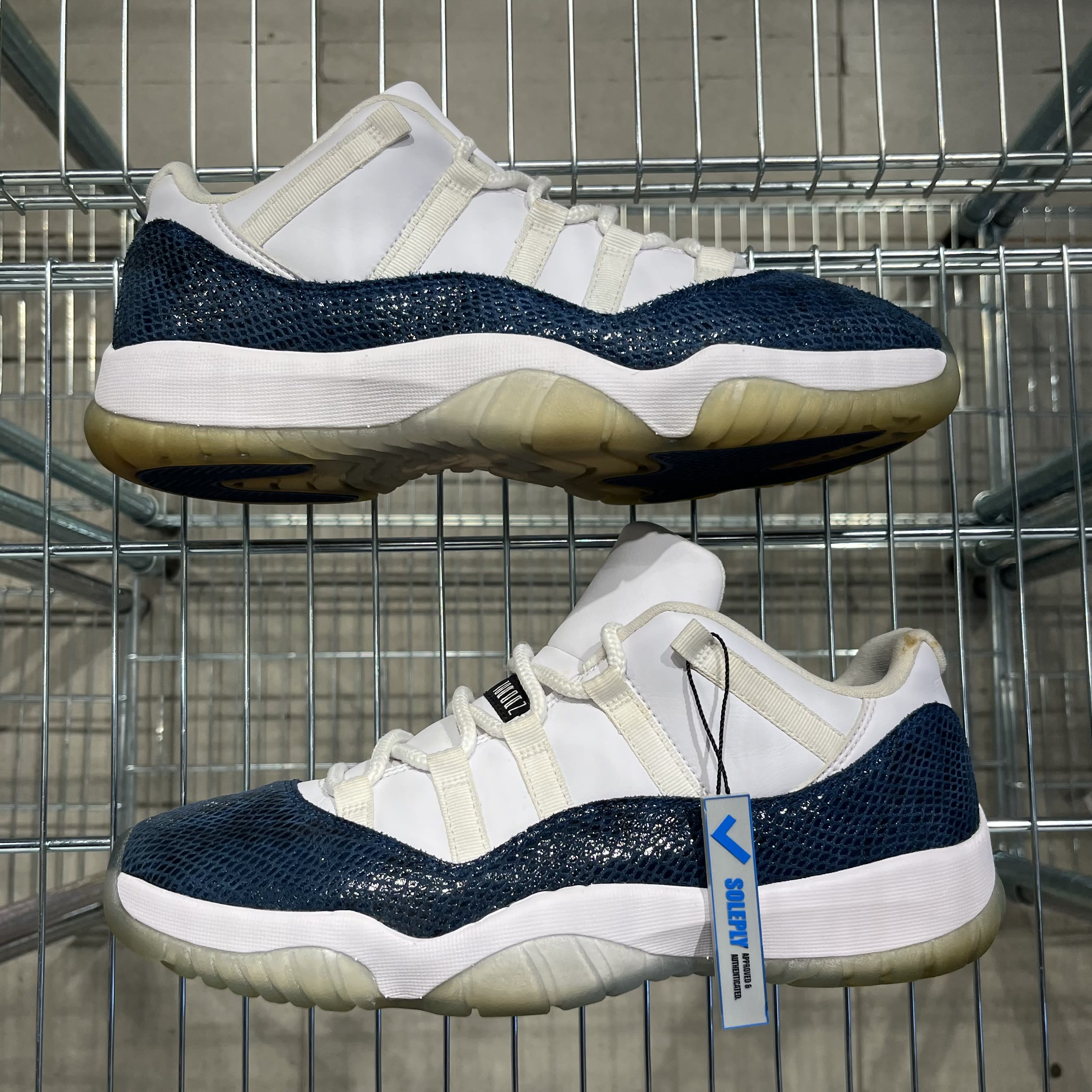 388057 Jordan 11 Retro Low Snake Navy (2019)