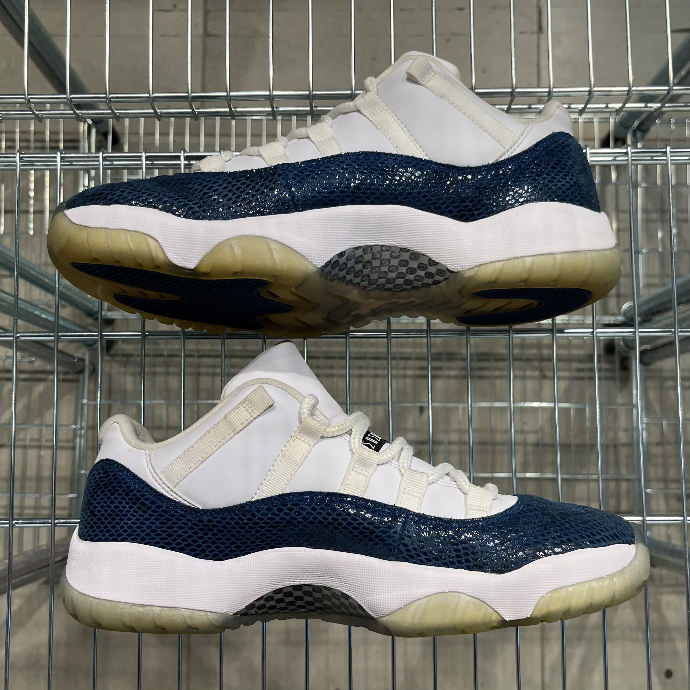 388057 Jordan 11 Retro Low Snake Navy (2019)