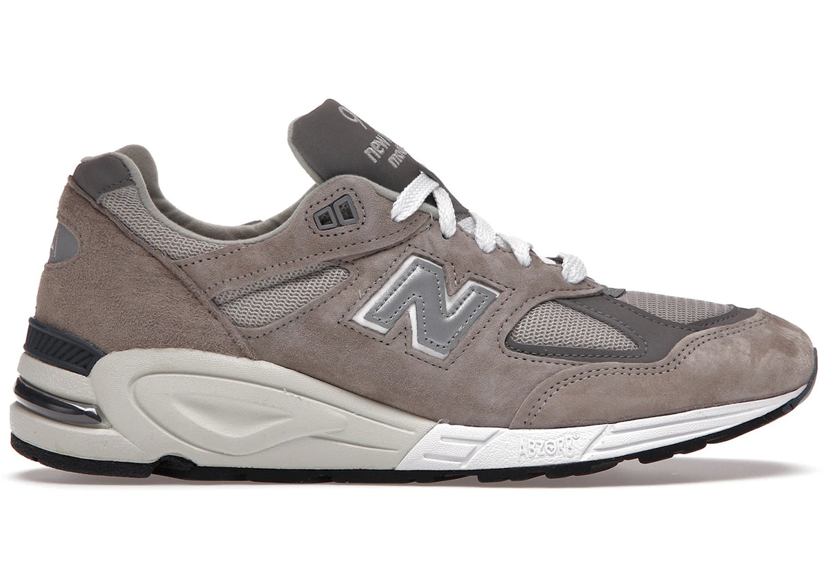 https://images.stockx.com/images/New-Balance-990v2-Made-In-USA-Grey-Product.jpg?fit=fill&bg=FFFFFF&w=700&h=500&fm=webp&auto=compress&q=90&dpr=2&trim=color&updated_at=1738193358