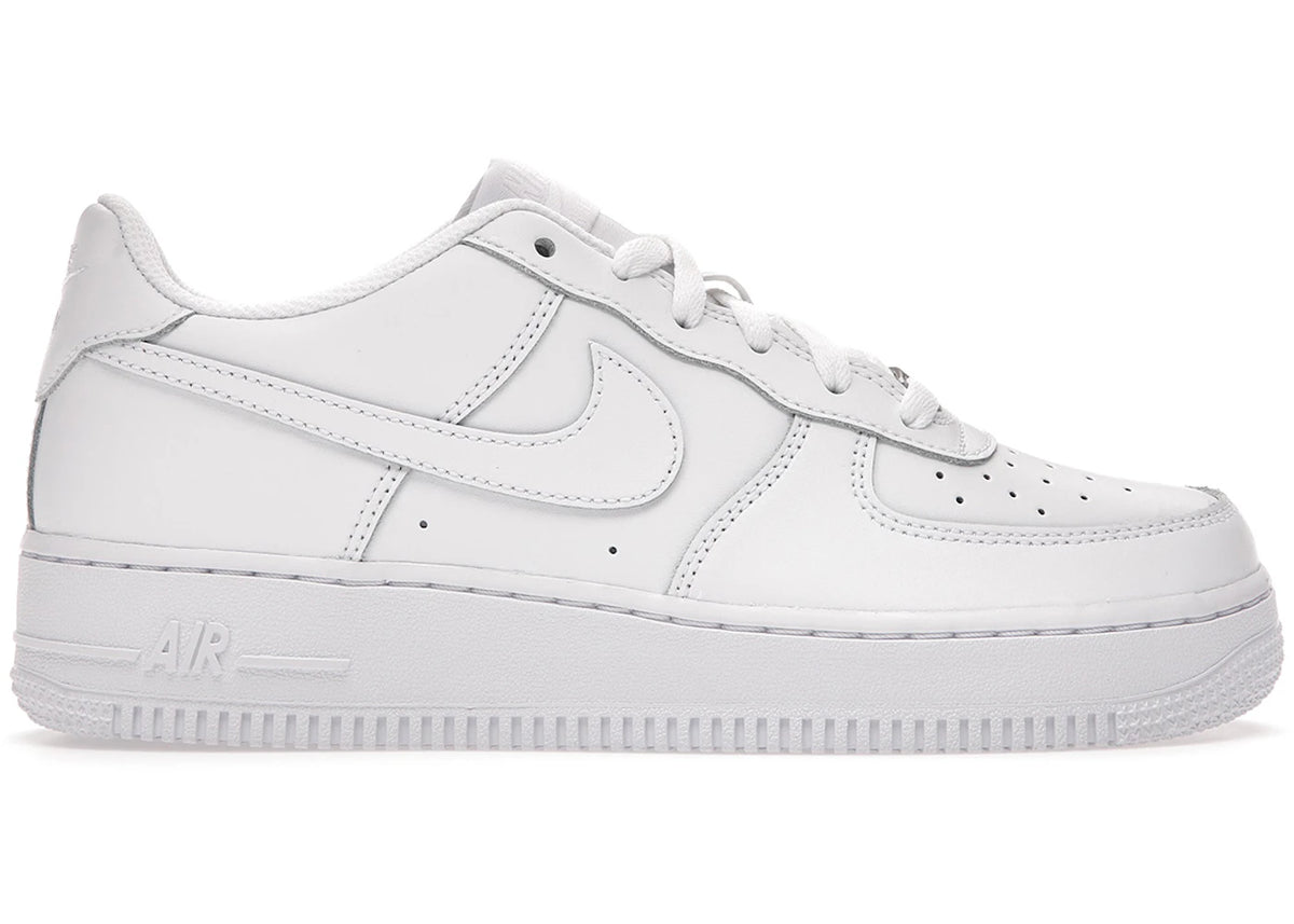 https://images.stockx.com/images/Nike-Air-Force-1-Low-LE-Triple-White-GS-Product.jpg?fit=fill&bg=FFFFFF&w=700&h=500&fm=webp&auto=compress&q=90&dpr=2&trim=color&updated_at=1738193358