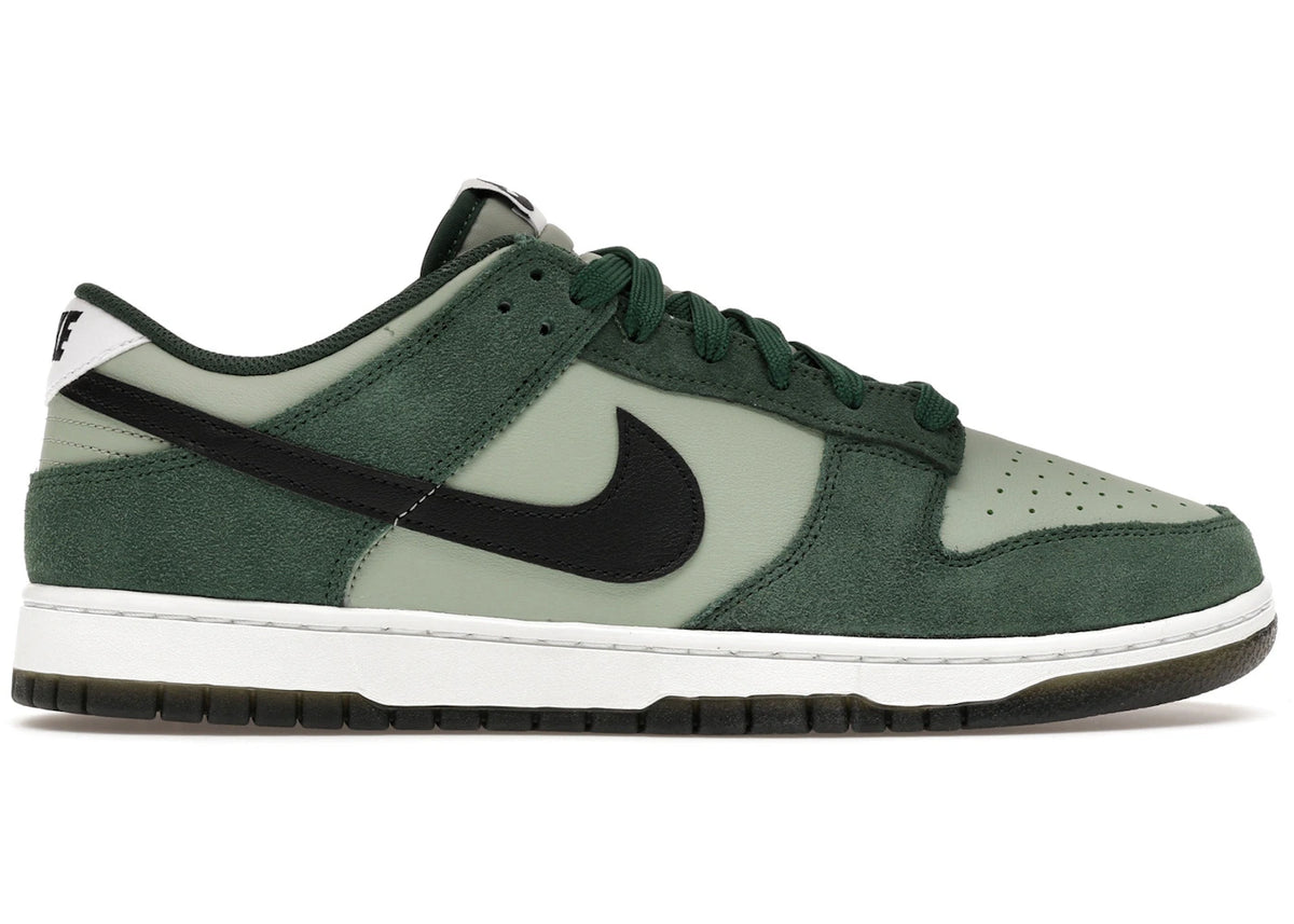 https://images.stockx.com/images/Nike-Dunk-Low-Retro-SE-Jade-Horizon-Fir-Product.jpg?fit=fill&bg=FFFFFF&w=700&h=500&fm=webp&auto=compress&q=90&dpr=2&trim=color&updated_at=1785273336