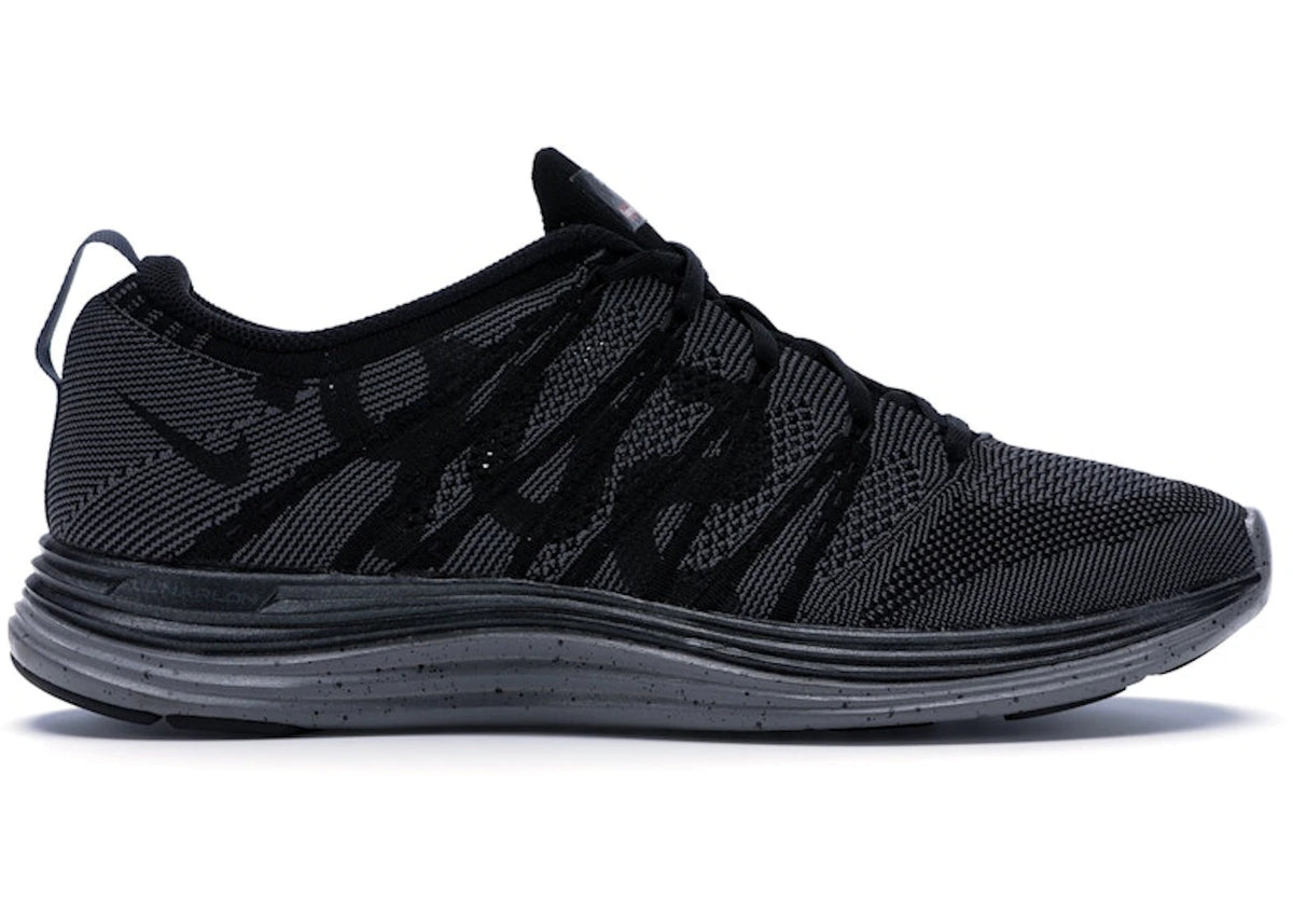 https://images.stockx.com/images/Nike-Flyknit-Lunar1-Supreme-NYC-Black-Product.jpg?fit=fill&bg=FFFFFF&w=700&h=500&fm=webp&auto=compress&q=90&dpr=2&trim=color&updated_at=1771507404