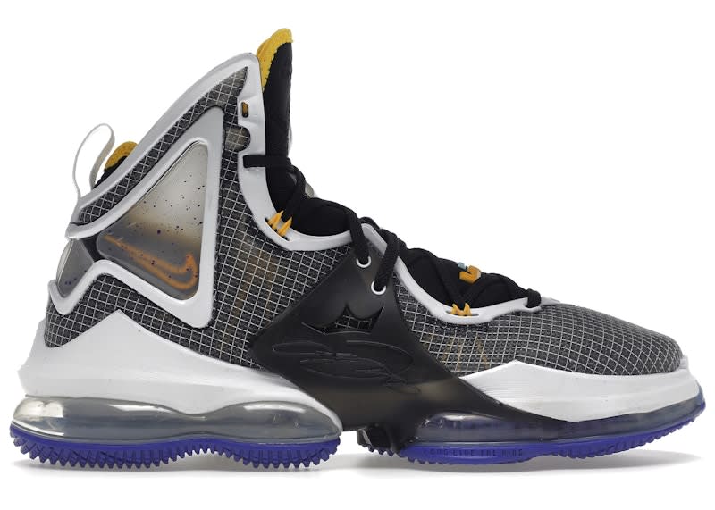 https://res.cloudinary.com/dlqdbsx2k/image/upload/v1781634882/Nike-Lebron-19-Hardwood-Classic-Product_df5fhx.jpg