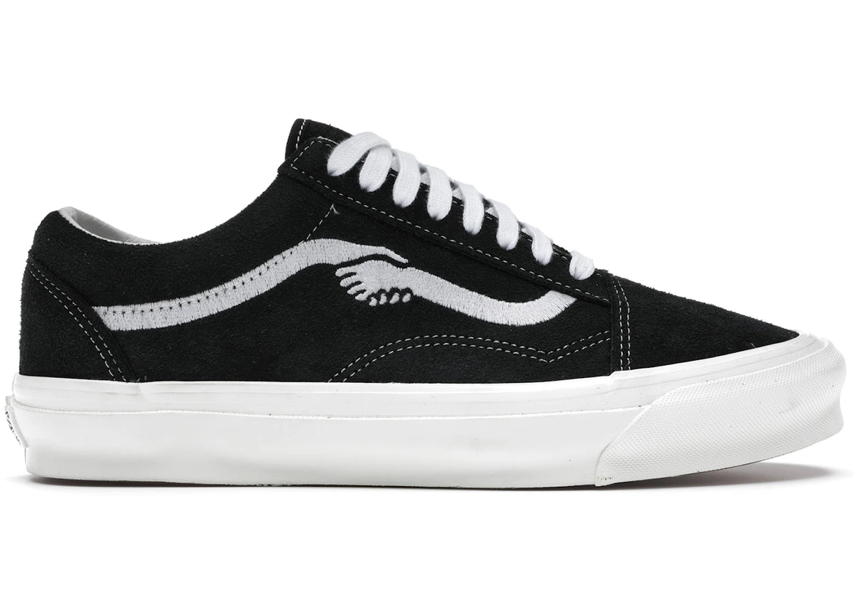 https://images.stockx.com/images/Vans-Old-Skool-Notre-Black-Product.jpg?fit=fill&bg=FFFFFF&w=700&h=500&fm=webp&auto=compress&q=90&dpr=2&trim=color&updated_at=1738193358