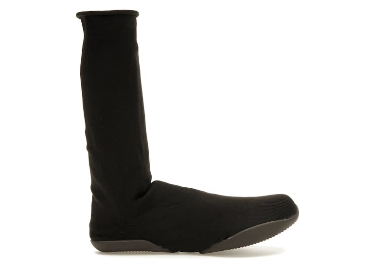 SP13148 YZY Pods Black