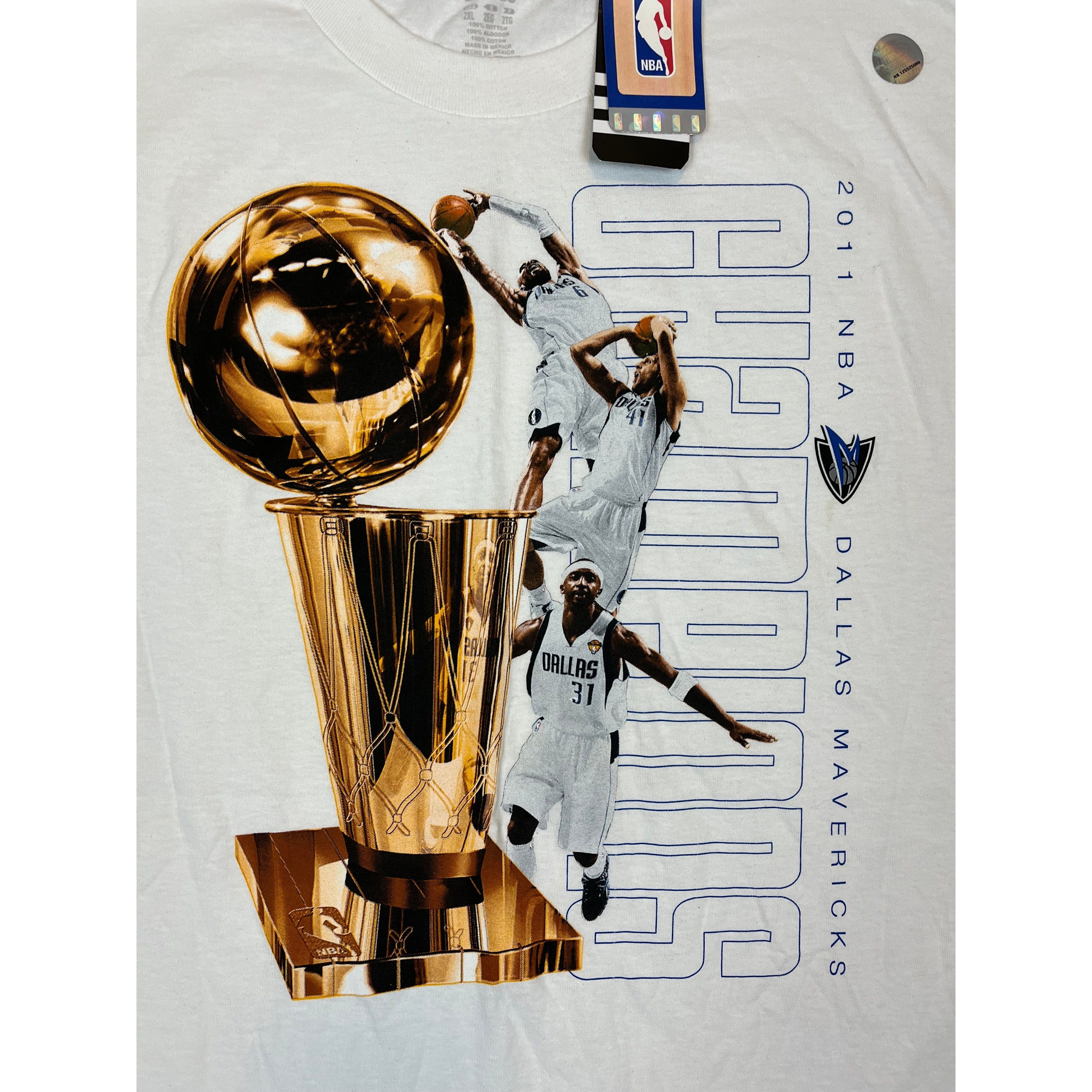 264725 (2011) Dallas Mavericks NBA Champions Trophy T-Shirt w/ Tags