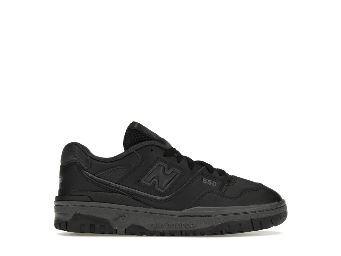 747149 New Balance 550 Triple Black (GS)