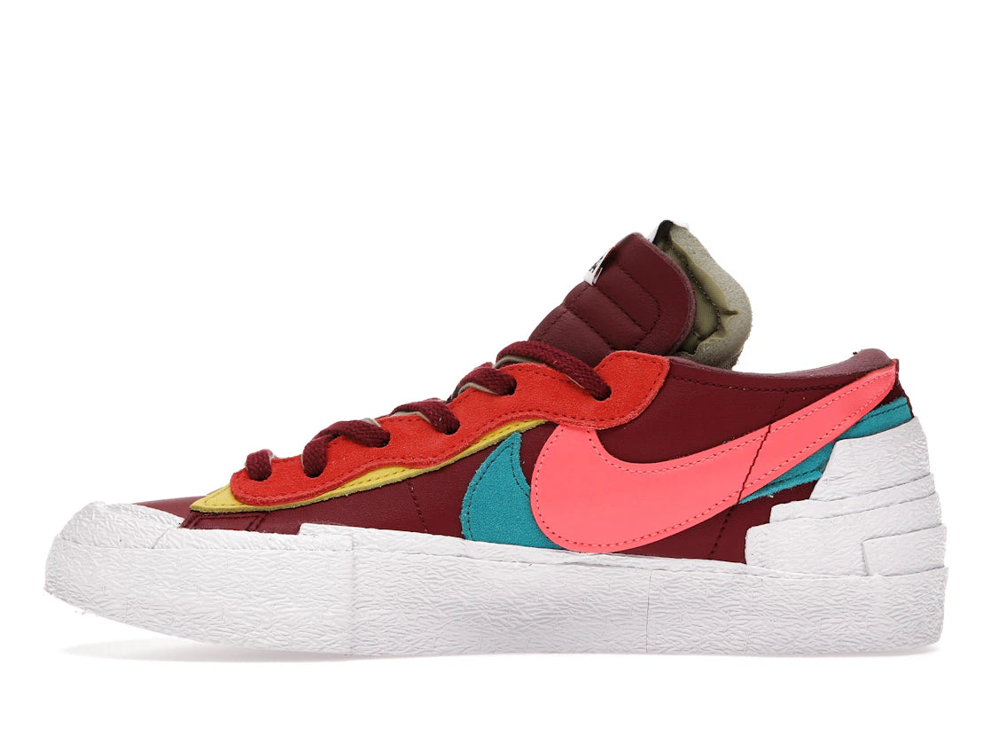 440500 KAWS x sacai x Blazer Low 'Team Red'