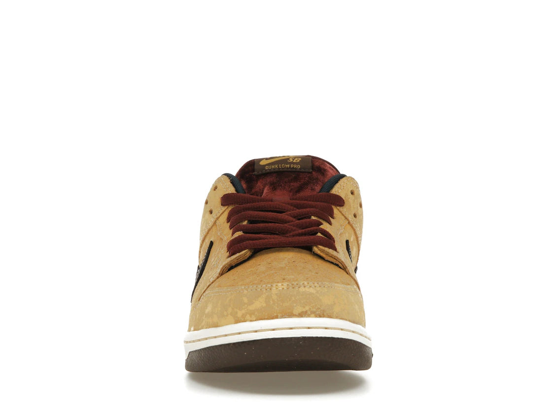 670381 Nike SB Dunk Low City of Cinema
