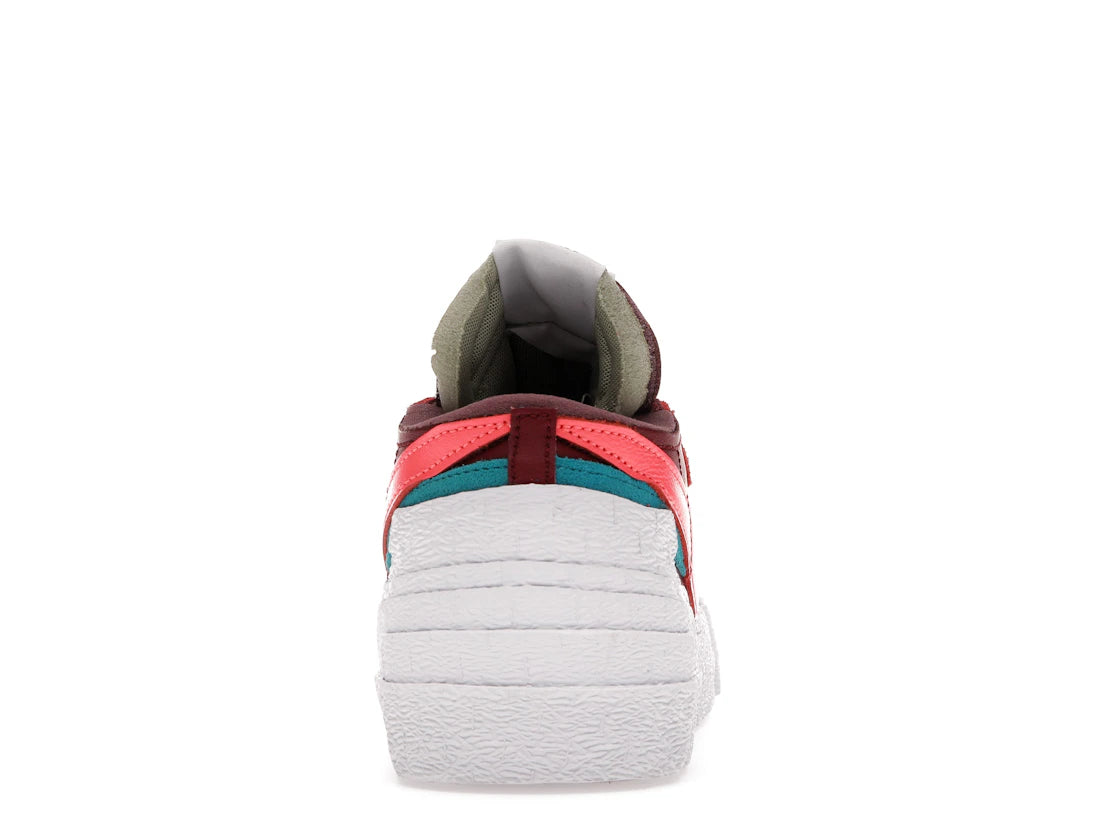440500 KAWS x sacai x Blazer Low 'Team Red'