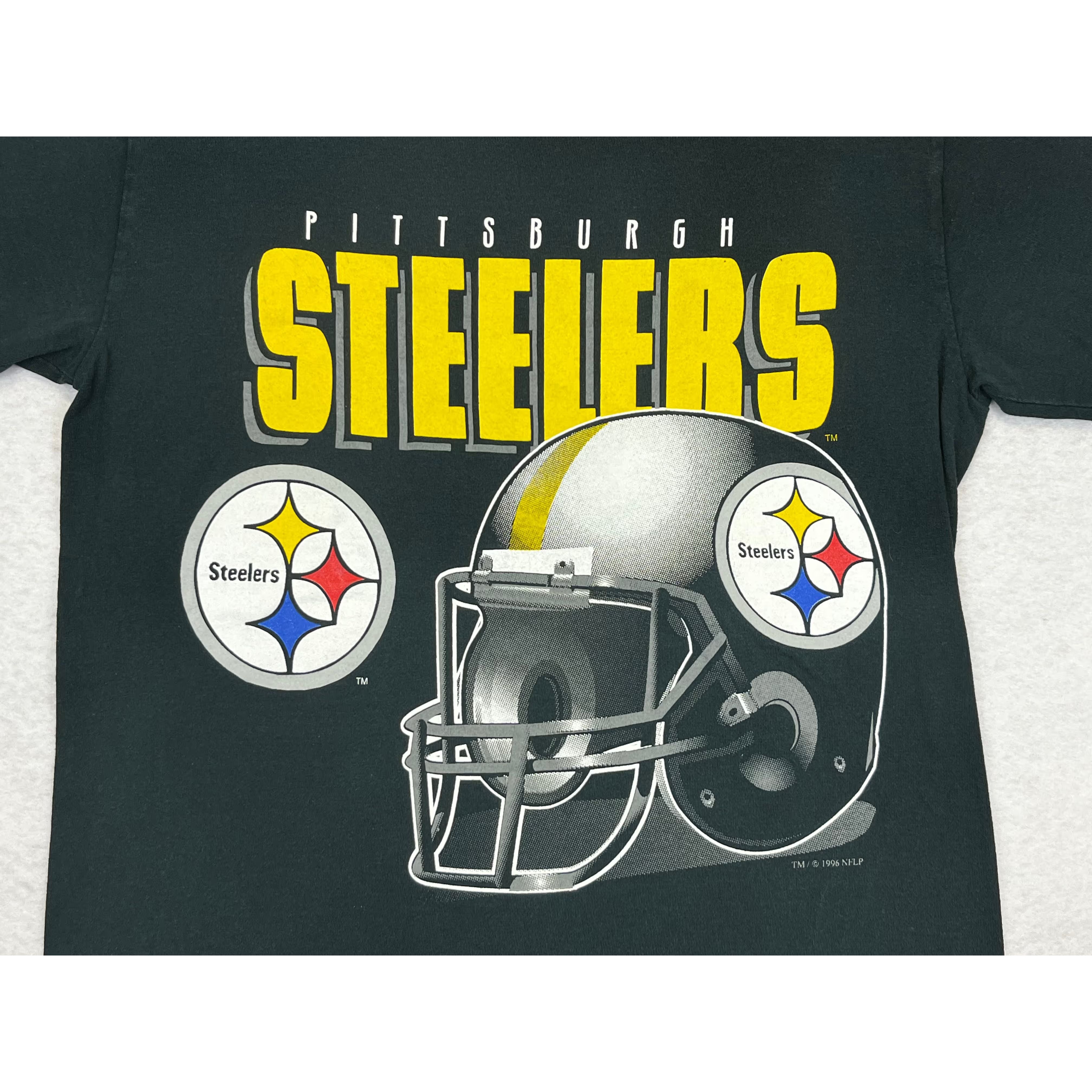 275042 (90s) Pittsburgh Steelers NFL 1996 Helmet Chalk Line T-Shirt