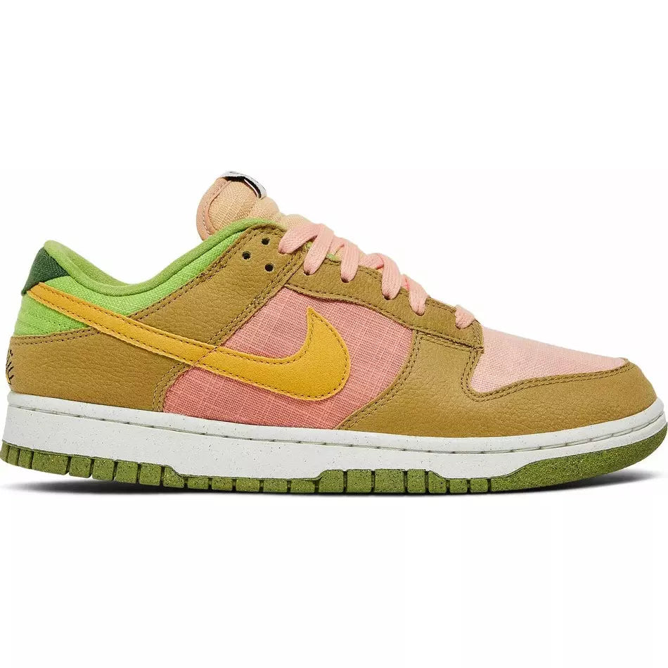 675807 Dunk Low 'Sun Club - Arctic Orange Sanded Gold'