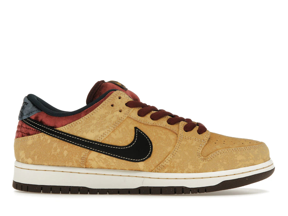 670381 Nike SB Dunk Low City of Cinema