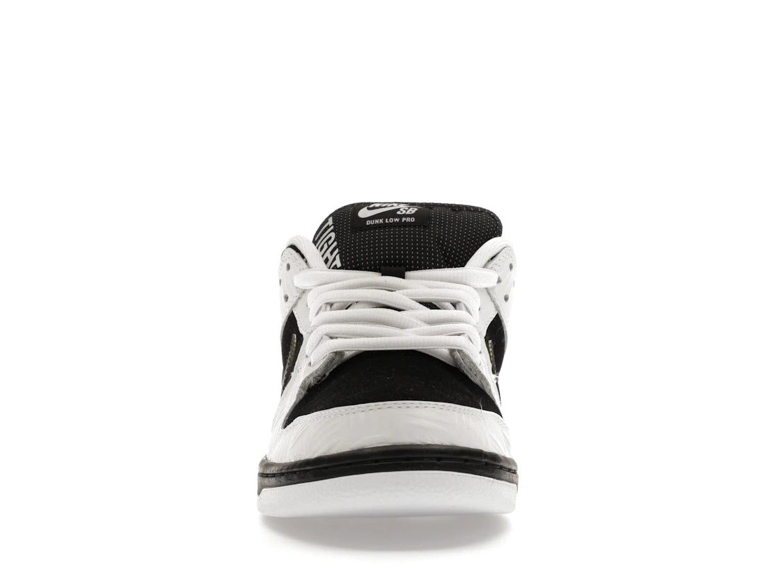 669208 Nike SB Dunk Low TIGHTBOOTH