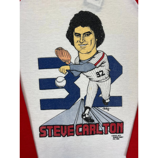 (1981) Steve Carlton Phillies MLB Pitcher #32 Raglan T-Shirt