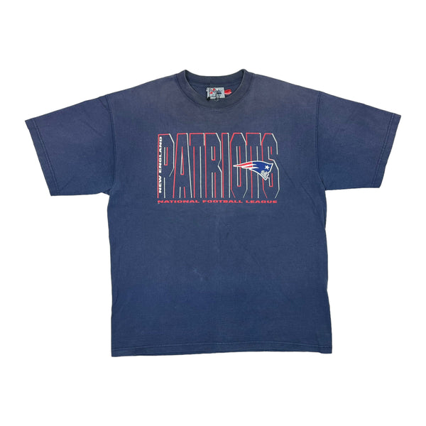 (90s) New England Patriots NFL Faded Majestic T-Shirt