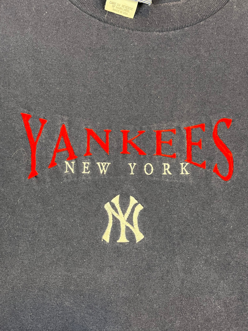 (90s) New York Yankees Lee Sport Embroidered T-Shirt